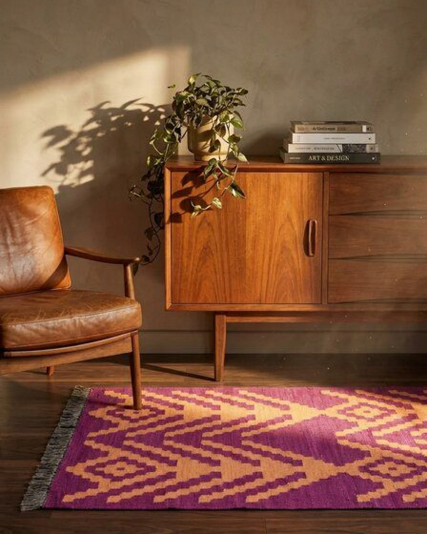 Kelim Gashgai Violett „Rugtales“ aus Schurwolle, 62x93 cm – Ansicht 2