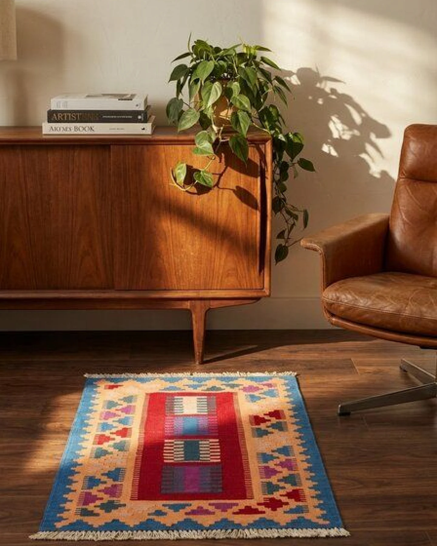 Kelim Gashgai Rot „Rugtales“ aus Schurwolle, 62x90 cm – Ansicht 2
