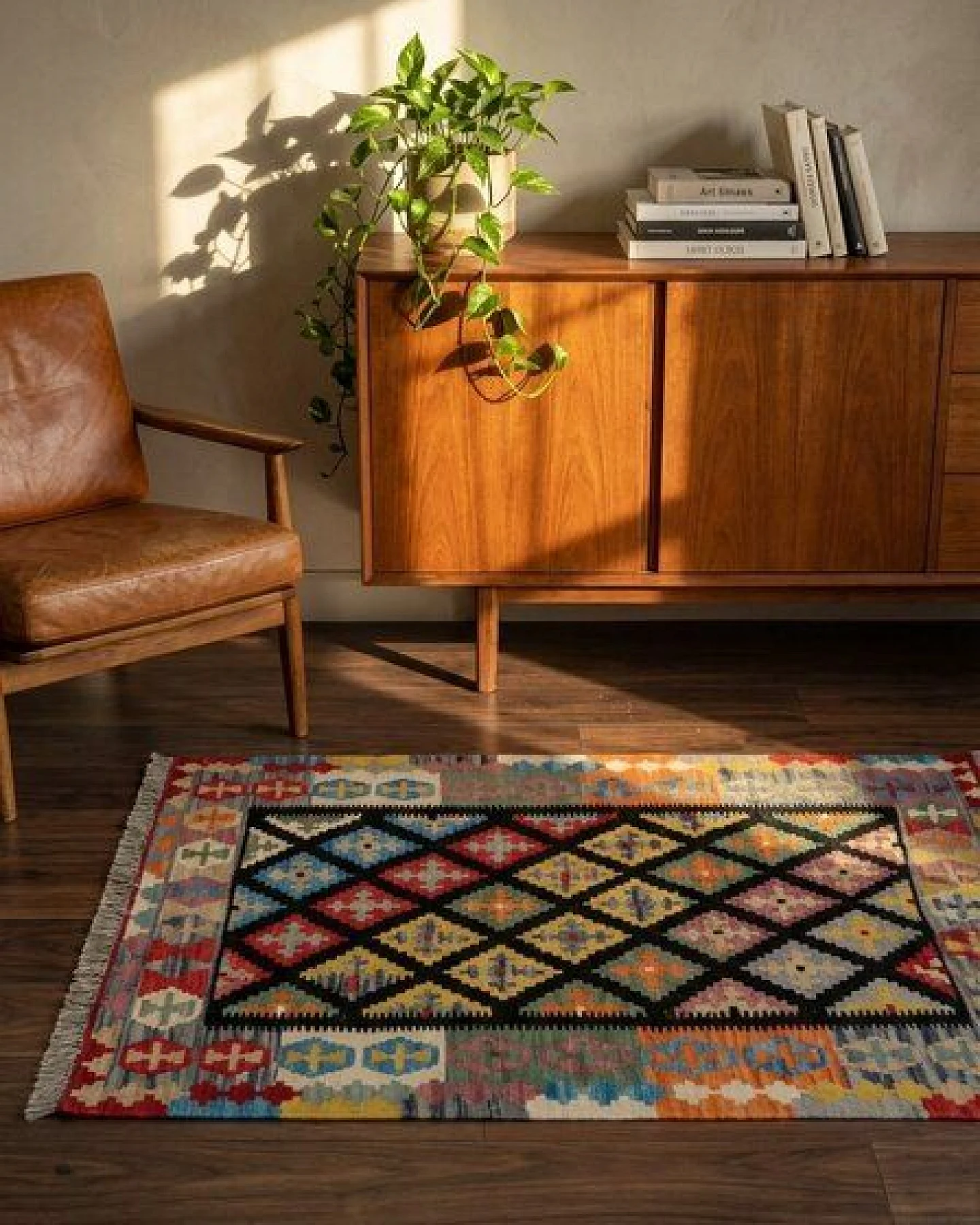 Kelim Gashgai Schwarz „Rugtales“ aus Schurwolle, 105x148 cm – Ansicht 2