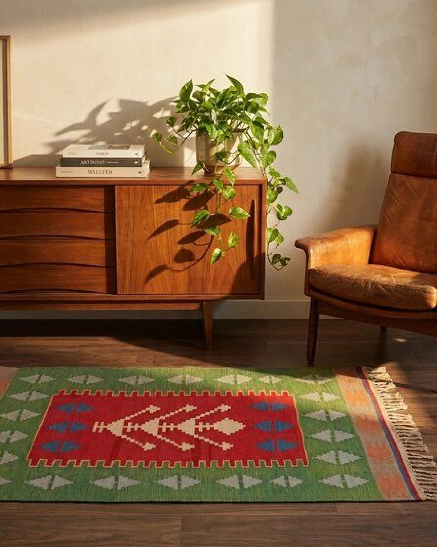 Kelim Rot „Rugtales“ aus Schurwolle, 112x166 cm – Ansicht 2