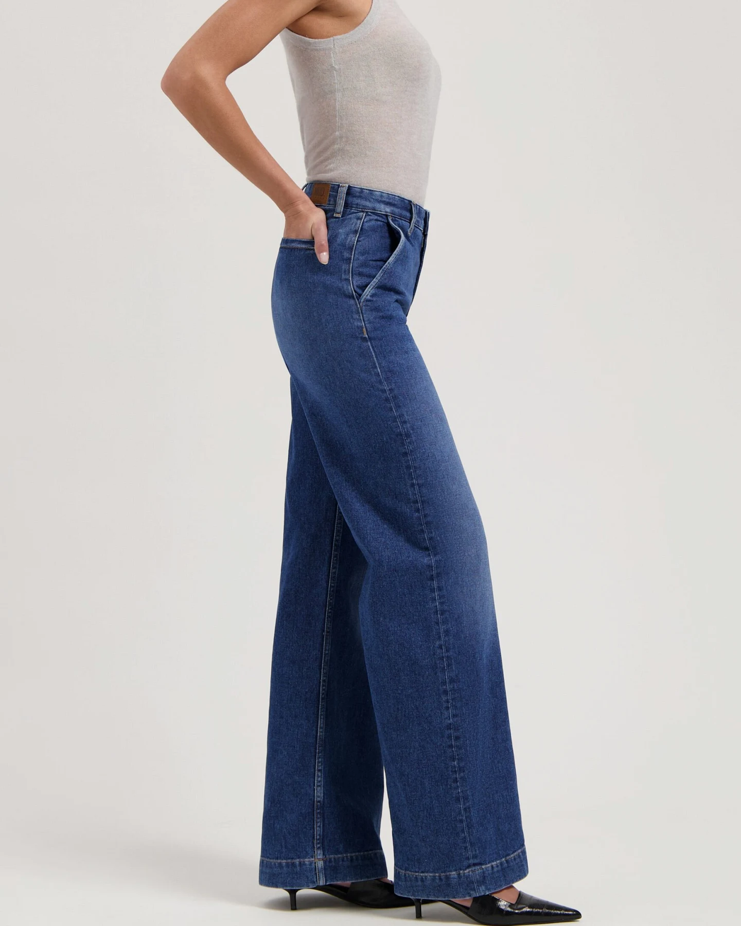 MUD Jeans Damen vegan Jeans Mid Loose June Fresh Fade Blau – Ansicht 2