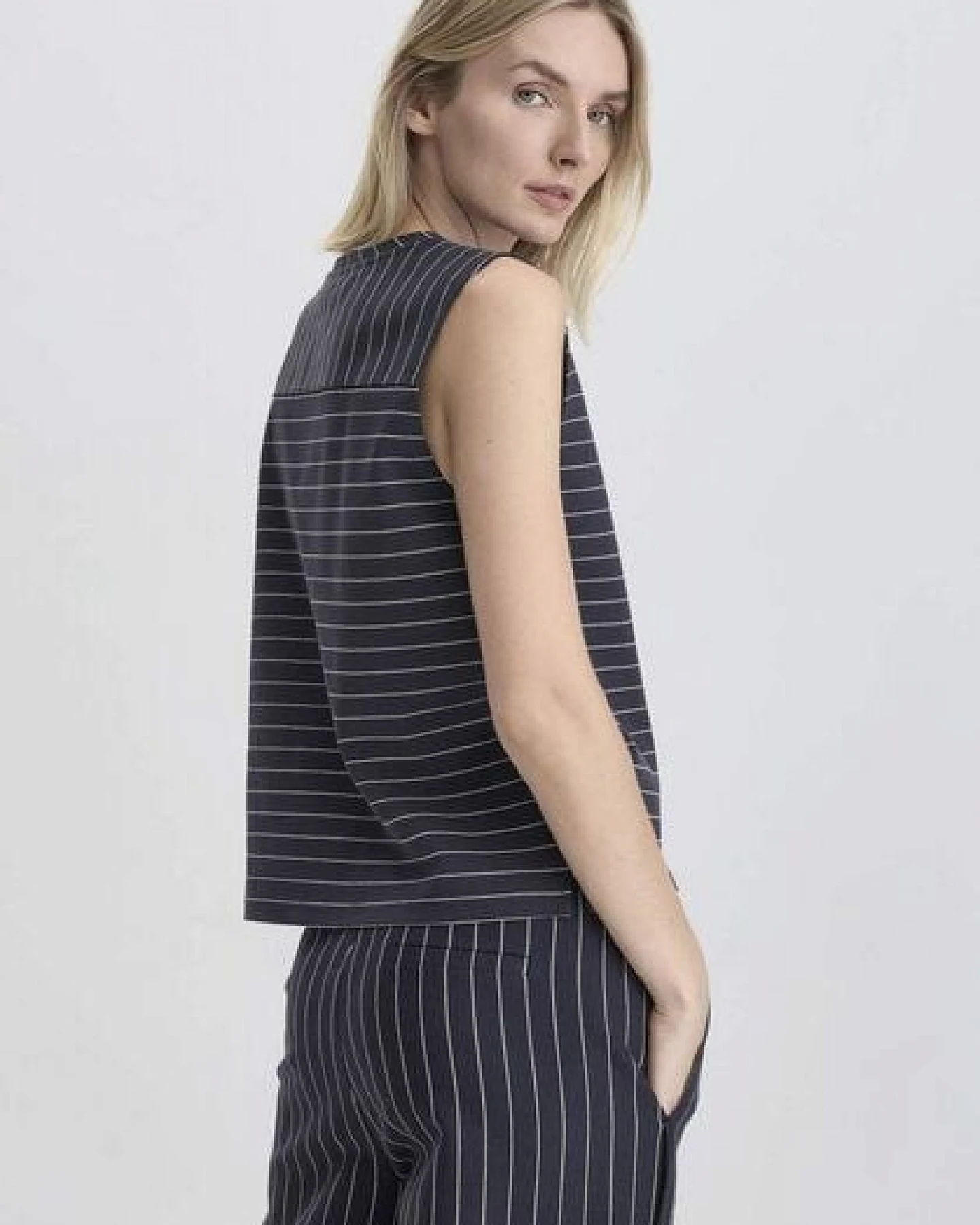 hessnatur Streifen Jersey Top Relaxed aus weicher Bio-Baumwolle – Ansicht 2