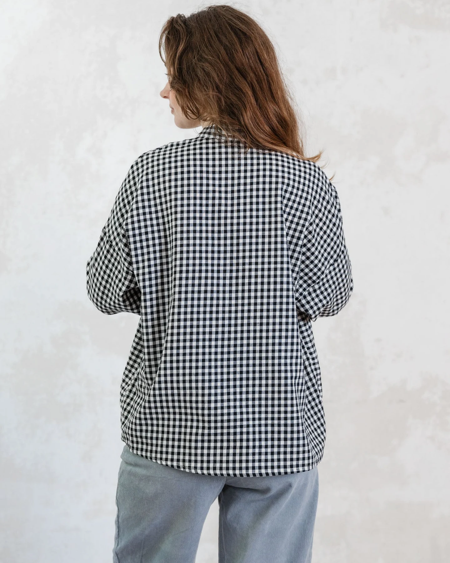 Jyoti - Fair Works Damen vegan Bluse Hawali Kariert Schwarz & Weiß – Ansicht 2