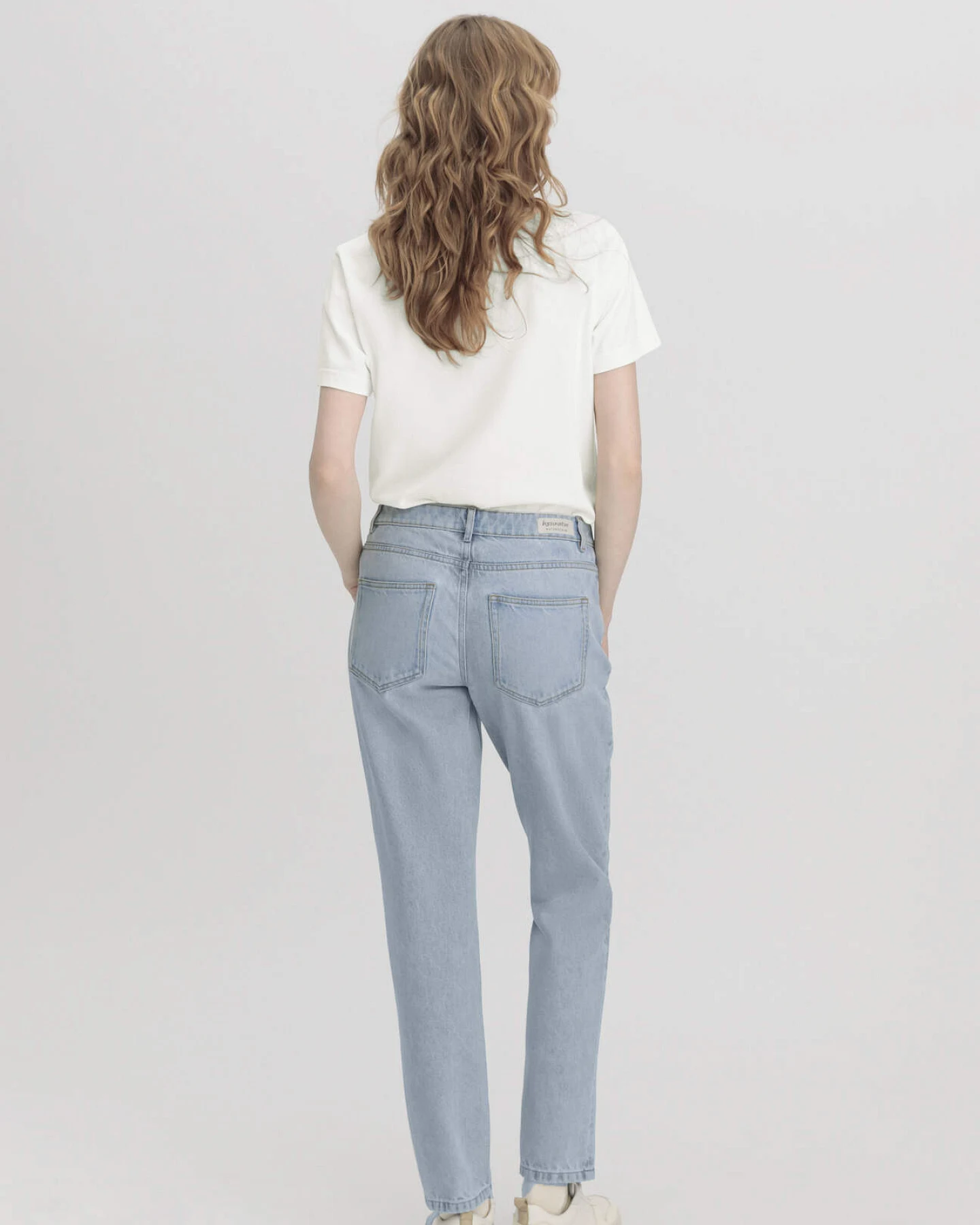 hessnatur Damen Jeans HANNA Mom High Rise aus Bio-Denim - blau - Größe 33/32 – Ansicht 2