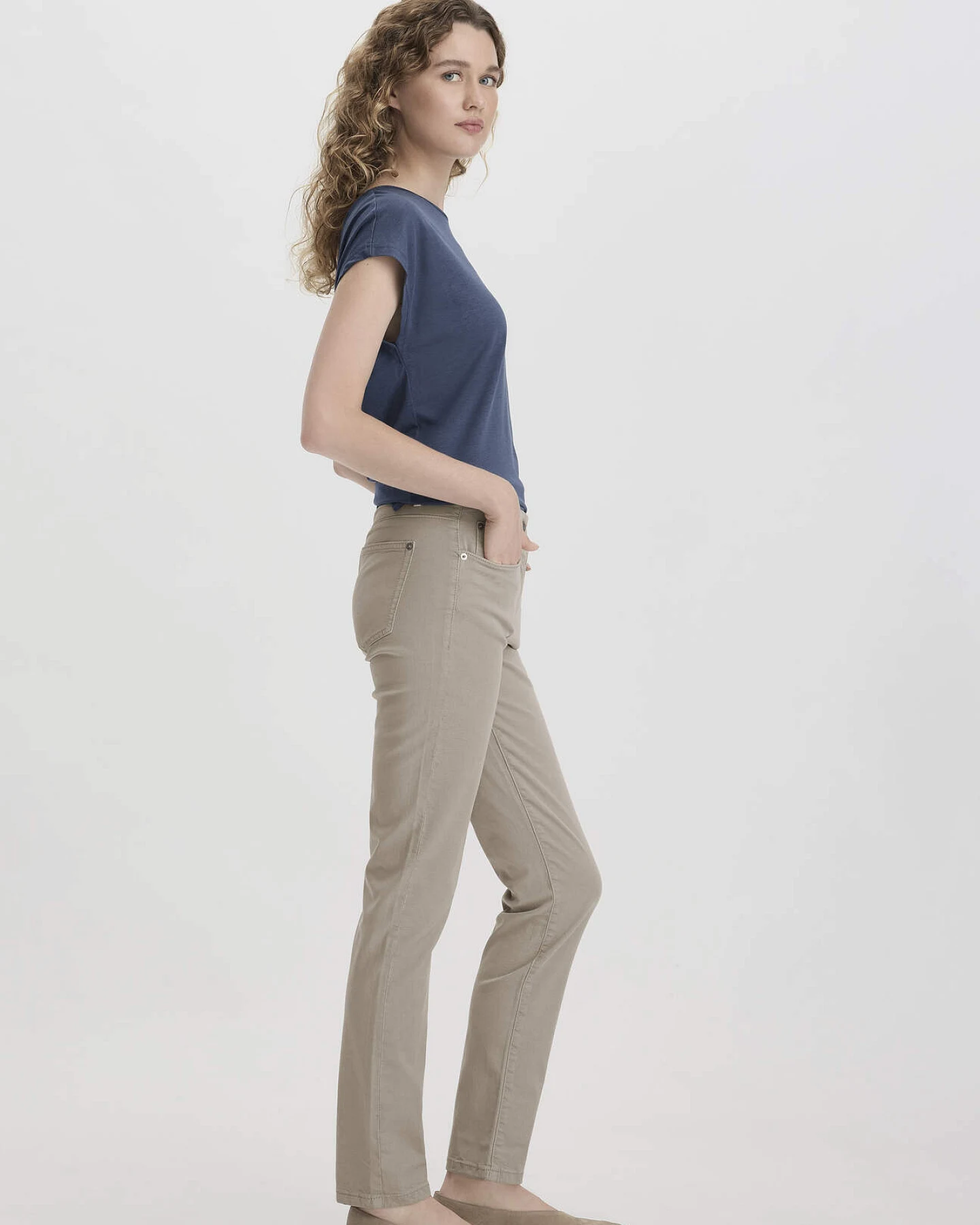 hessnatur Damen 5-Pocket Hose Skinny aus TENCEL™ Lyocell mit reiner Bio-Baumwolle - beige - Größe 48 – Ansicht 3