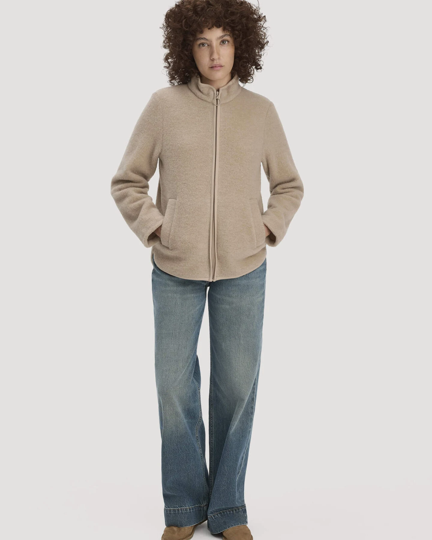 hessnatur Damen Wollfleece Jacke Regular aus Bio-Merinowolle - beige - Größe S – Ansicht 2
