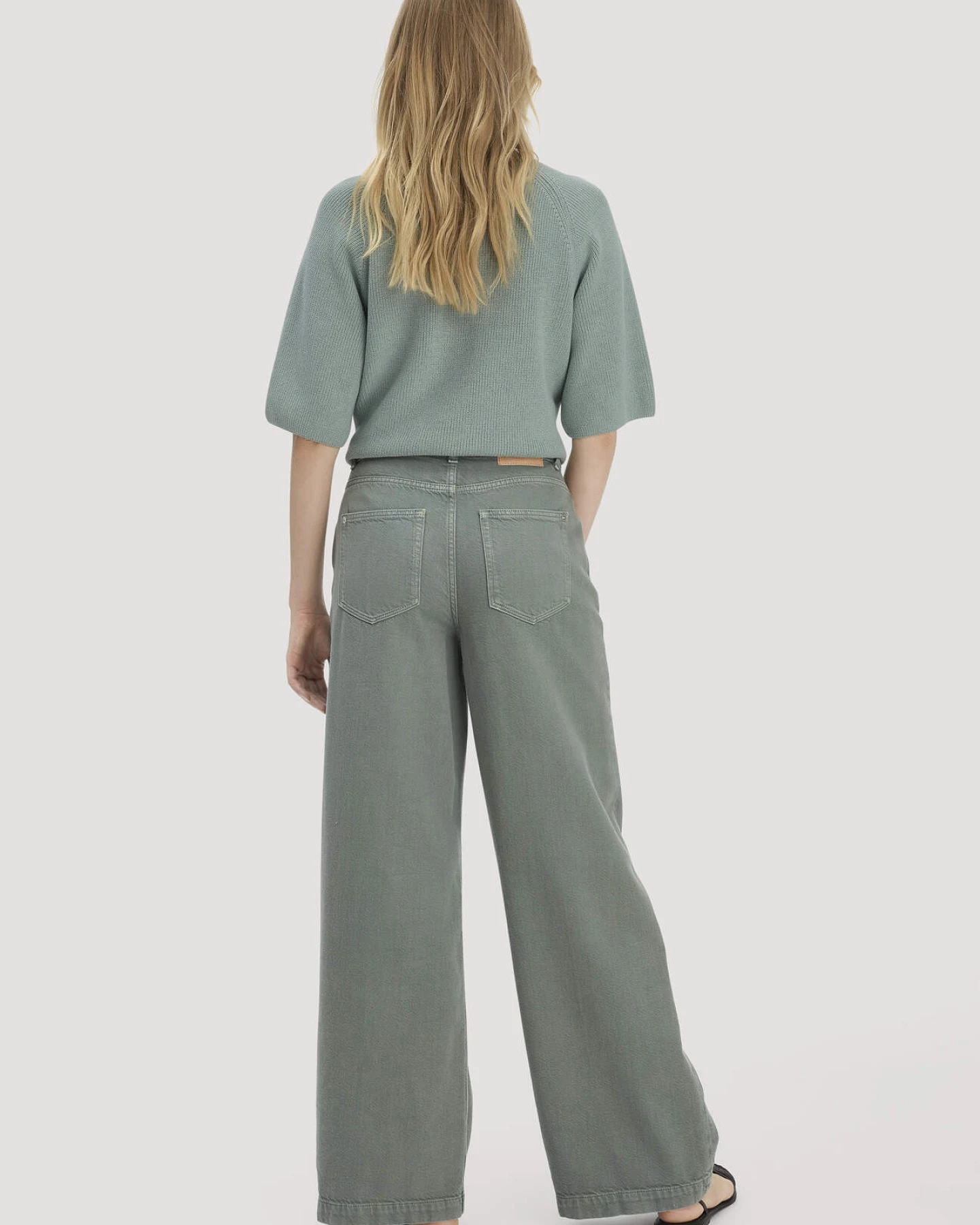 hessnatur Damen Jeans VONNA Super Wide Leg aus Bio-Baumwolle mit TENCEL™ Lyocell - grün - Größe 31/34 – Ansicht 2