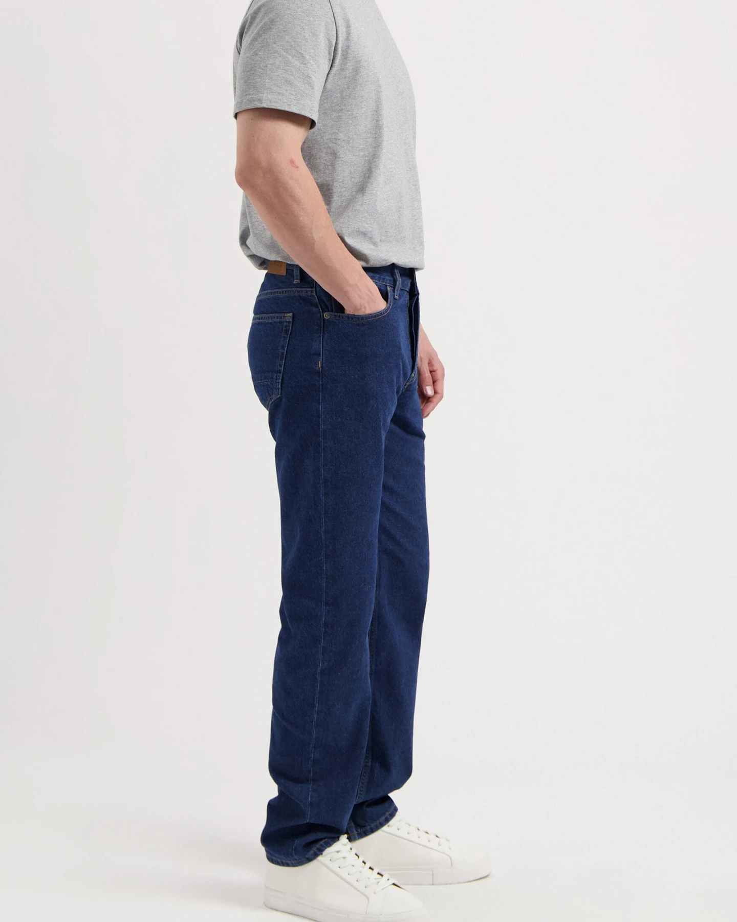 MUD Jeans Herren vegan Jeans Mid Straight John Stone Indigo – Ansicht 2