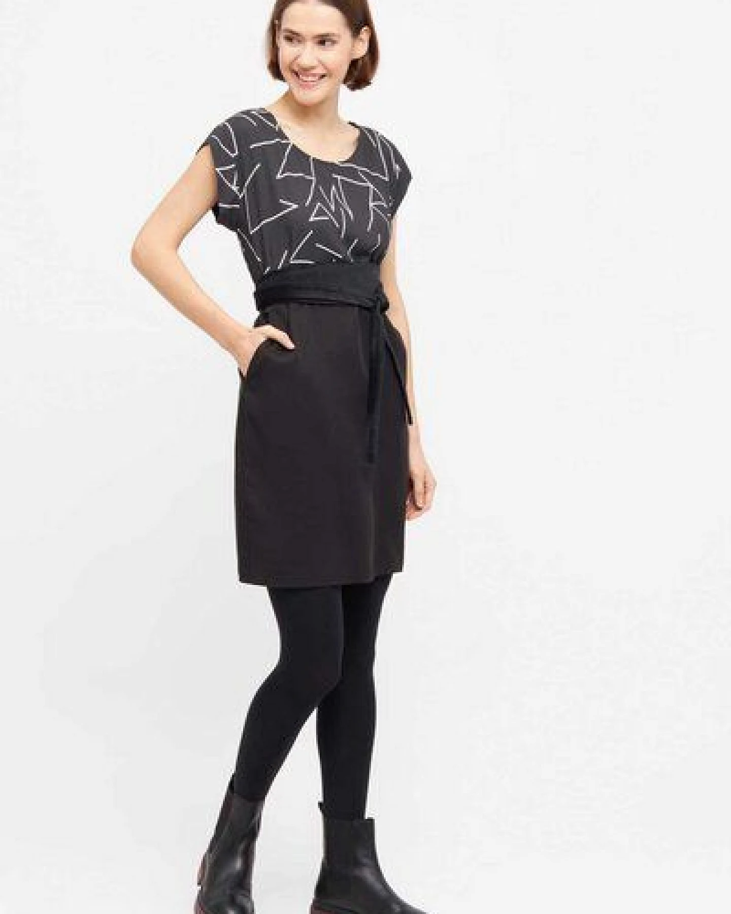 WiDDA berlin Schwarzes Shiftkleid TOO LINES aus TENCEL® und ECOVERO® – Ansicht 3
