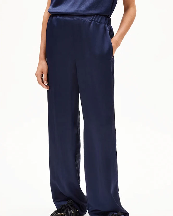 ARMEDANGELS Damen vegan Hose Jonvaali Tinted Navy