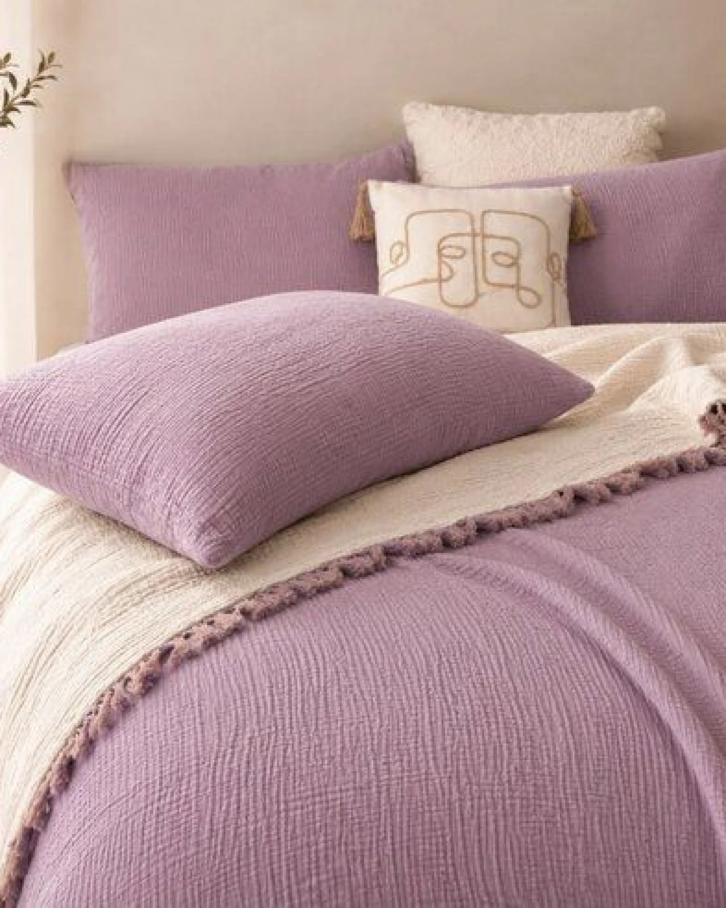 Sandiik Musselin Wohndecke Double Face in softem Lila & Beige – Ansicht 3