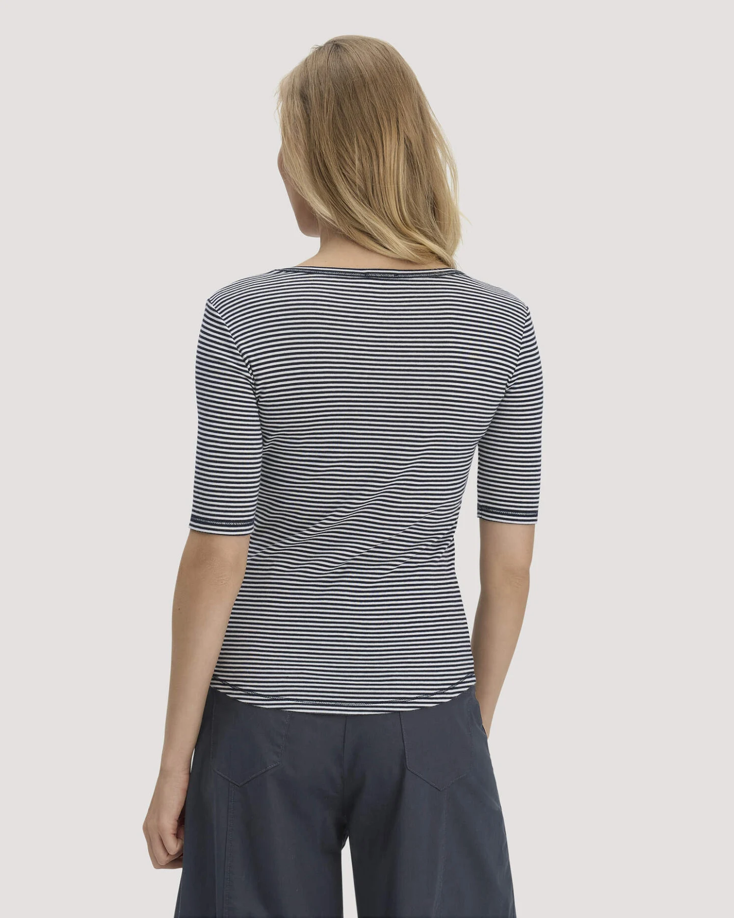 hessnatur Damen Softrib Streifen T-Shirt Fitted aus Bio-Baumwolle und TENCEL™ Modal - blau - Größe 42 – Ansicht 3