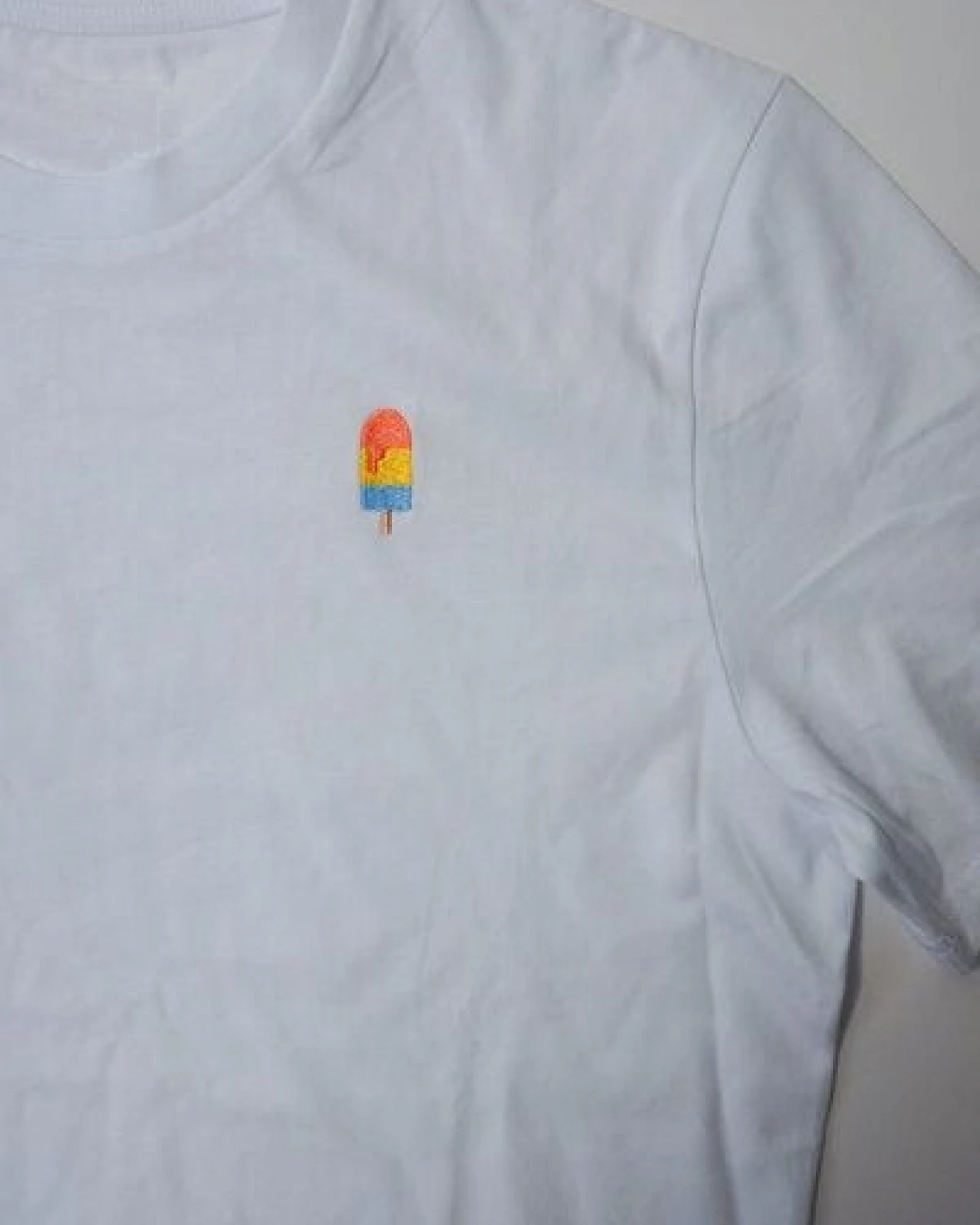Unipolar Besticktes T-Shirt – Ansicht 4