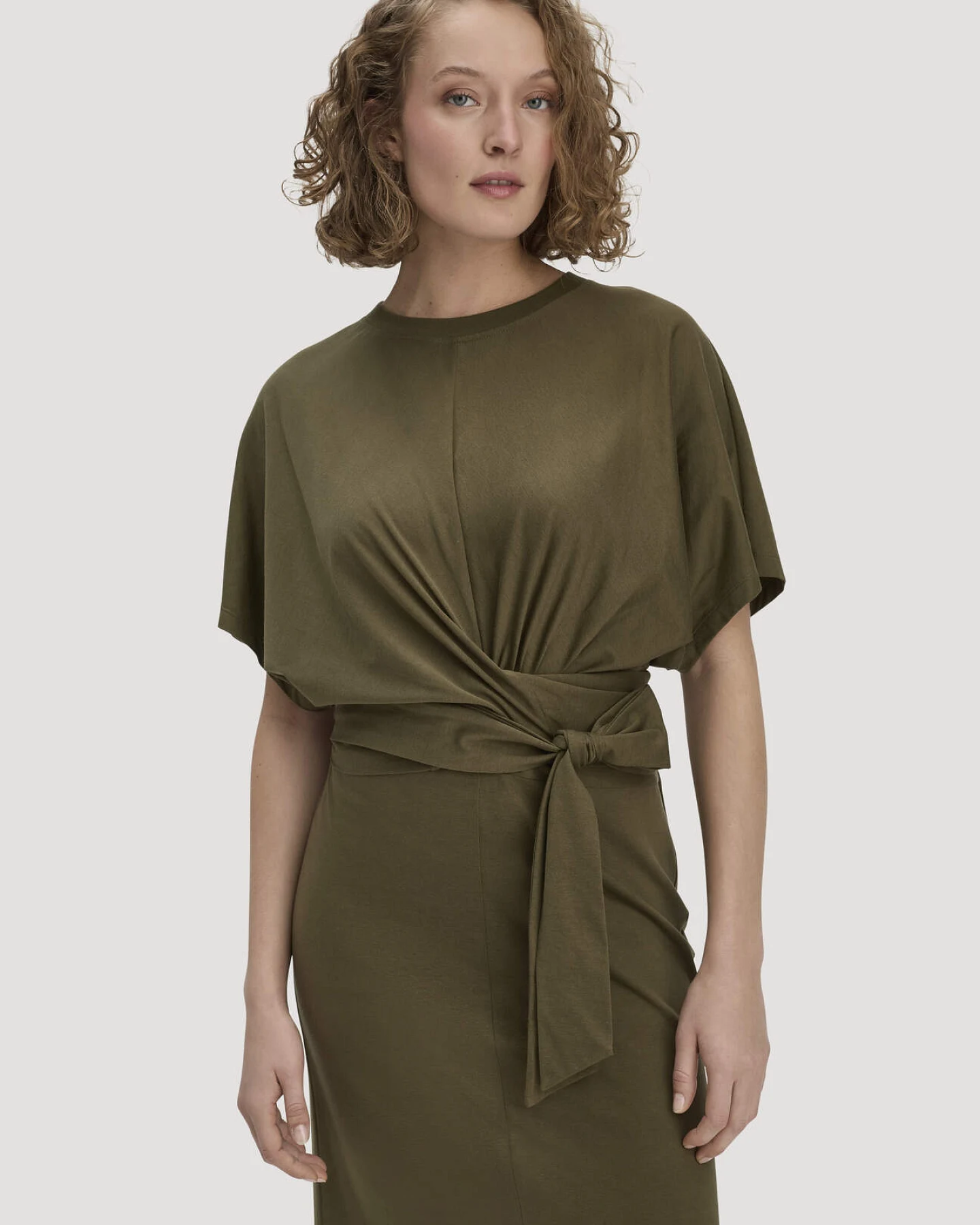 hessnatur Damen Jersey Kleid Midi Oversize aus Bio-Baumwolle - grün - Größe 40 – Ansicht 4