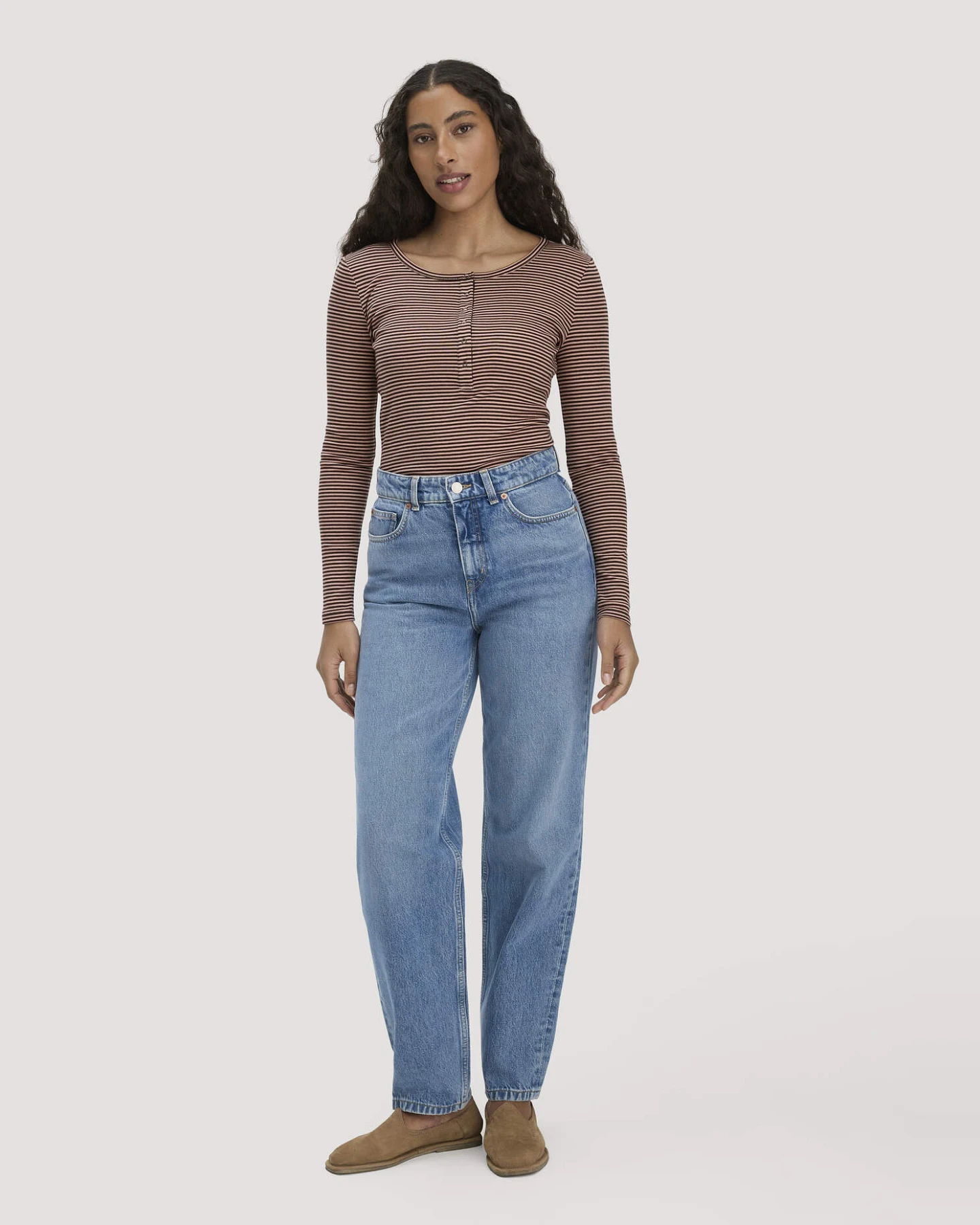 hessnatur Damen Softrib Longsleeve Streifen Henley Fitted aus Bio-Baumwolle und TENCEL™ Modal - rosa - Größe 36 – Ansicht 2