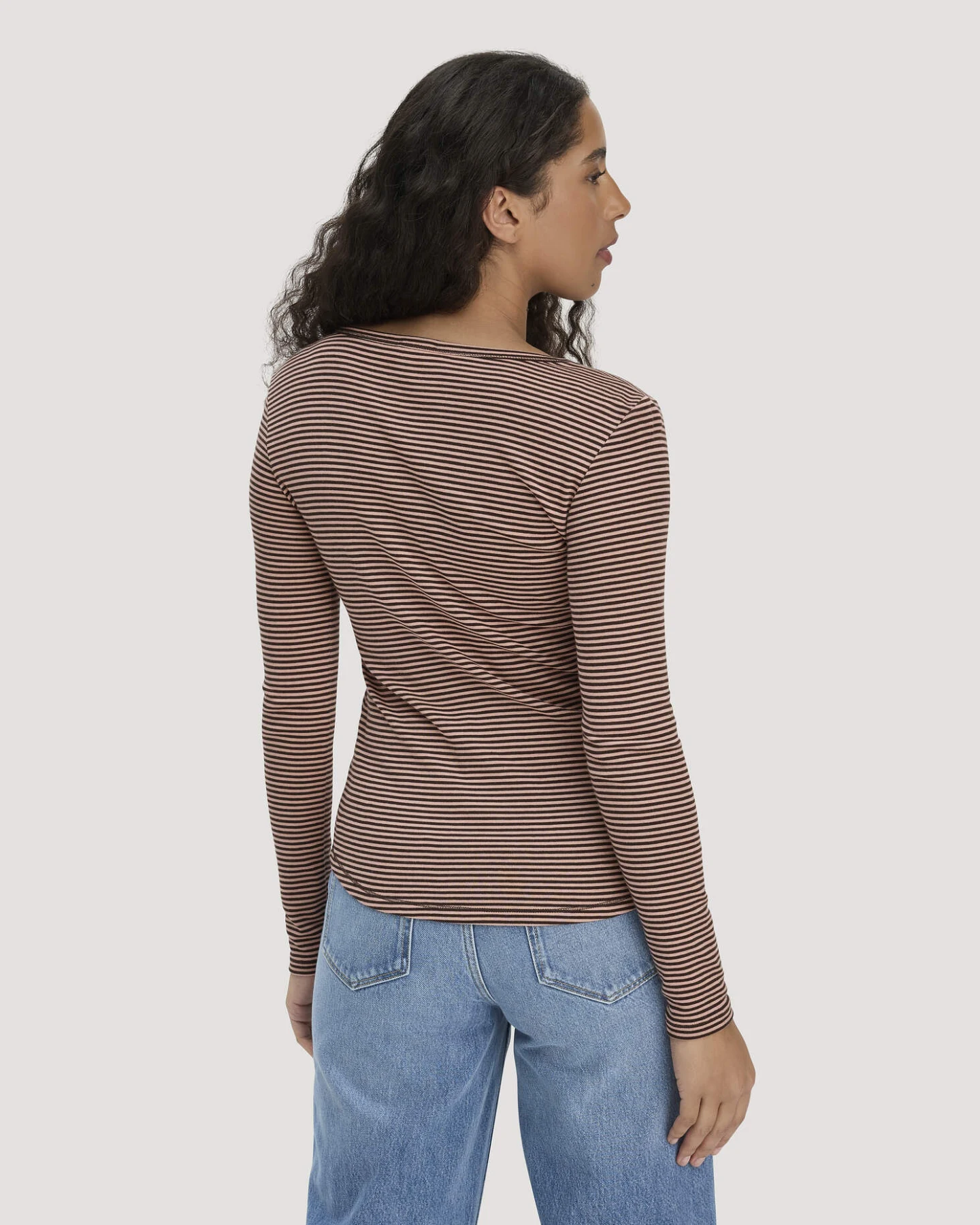 hessnatur Damen Softrib Longsleeve Streifen Henley Fitted aus Bio-Baumwolle und TENCEL™ Modal - rosa - Größe 36 – Ansicht 3
