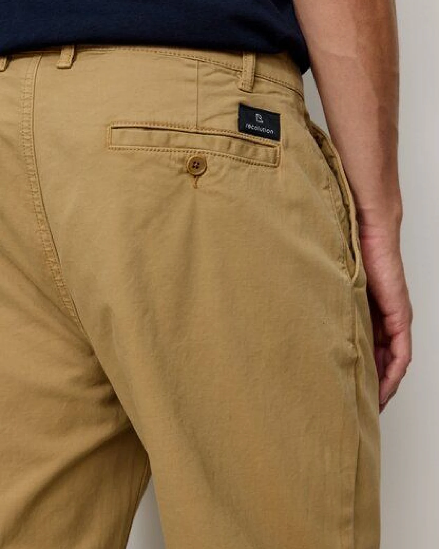 Herren Chino mit Bundfalte aus Bio-Baumwoll Mix - OAK - recolution – Ansicht 2