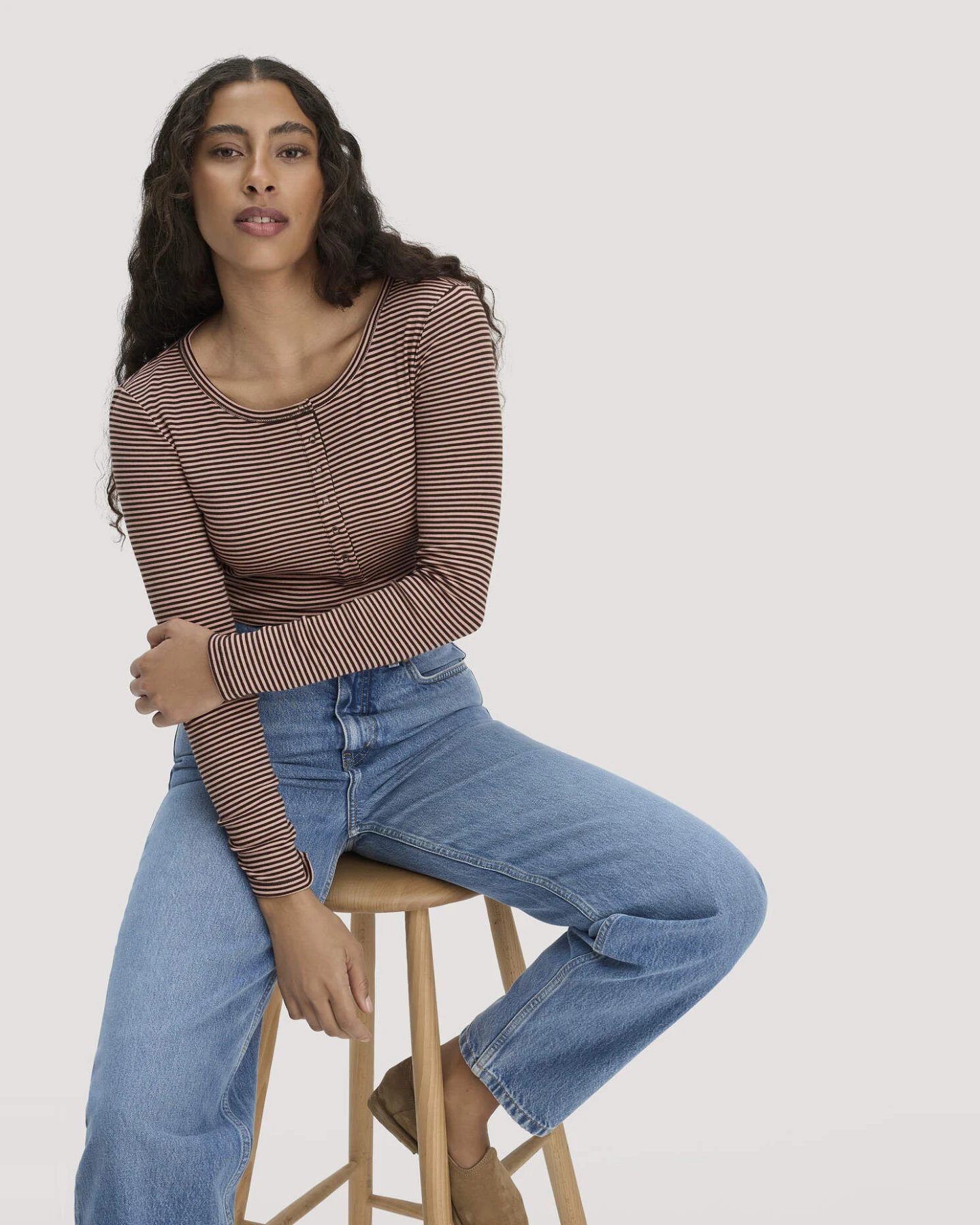 hessnatur Damen Softrib Longsleeve Streifen Henley Fitted aus Bio-Baumwolle und TENCEL™ Modal - rosa - Größe 38 – Ansicht 4
