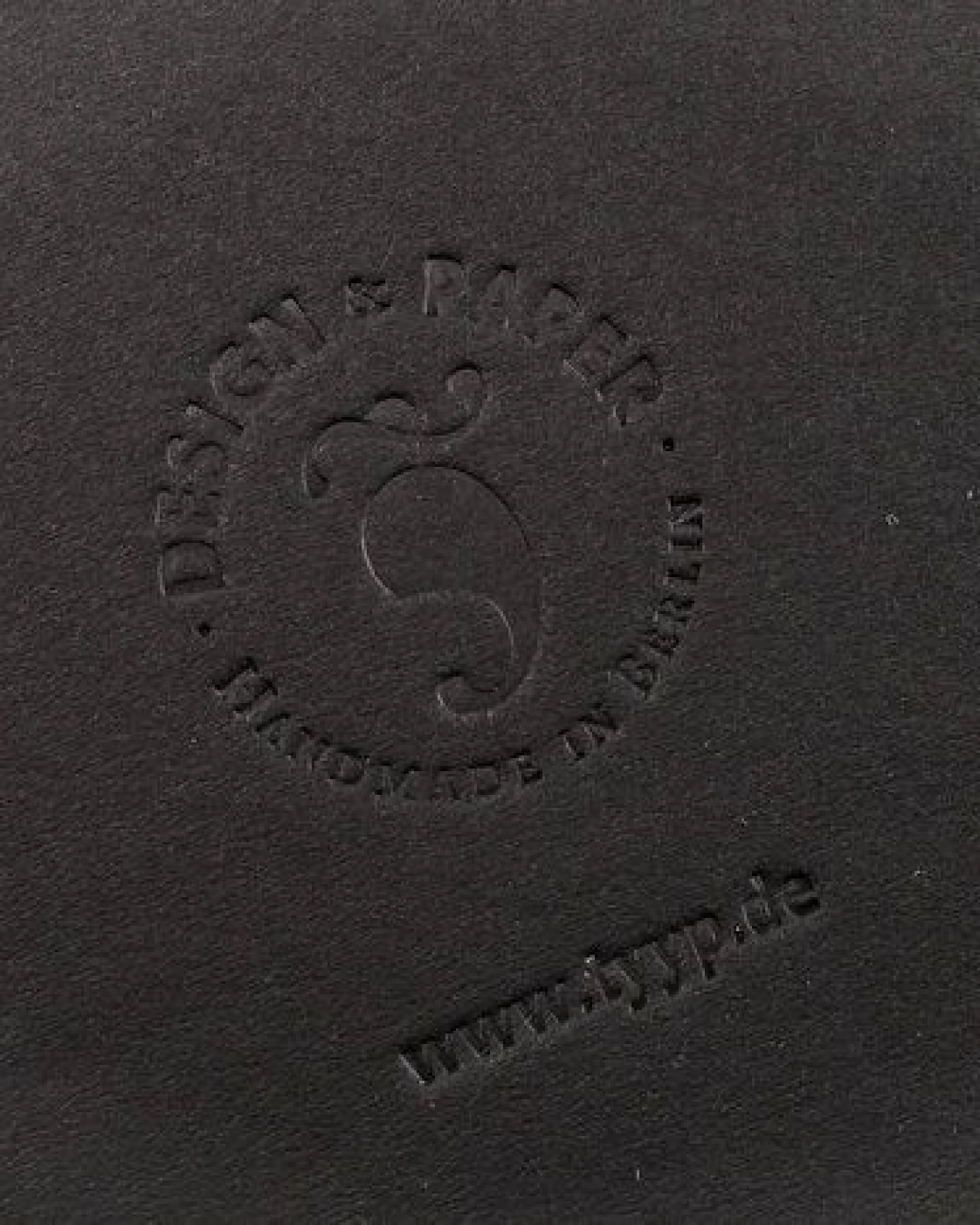 tyyp Notizbuch A5 schwarz – 100% Recyclingpapier – made in Germany – BerlinBook – Ansicht 4