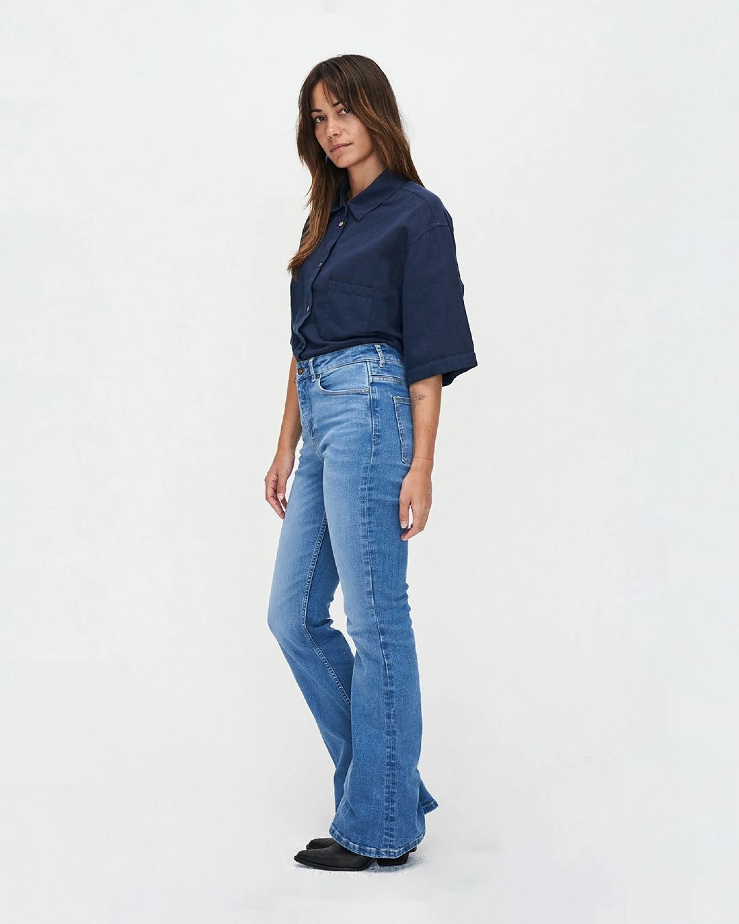 Kuyichi Damen vegan Jeans Flare Lisette Timed Out Blau – Ansicht 2