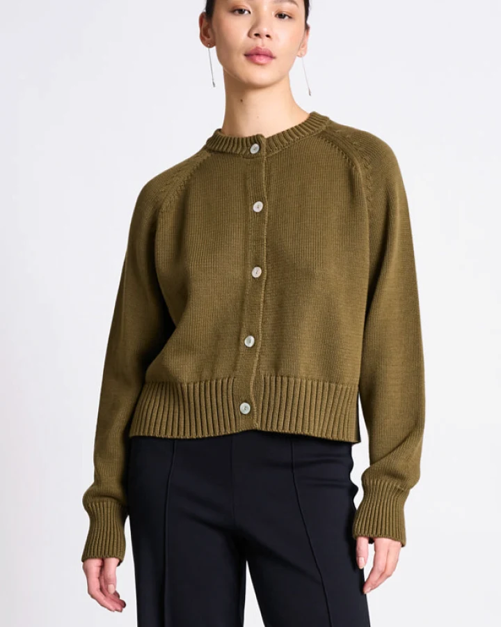 JAN 'N JUNE Damen vegan Strickjacke Relaxed Crewneck Sivia Woody Olive