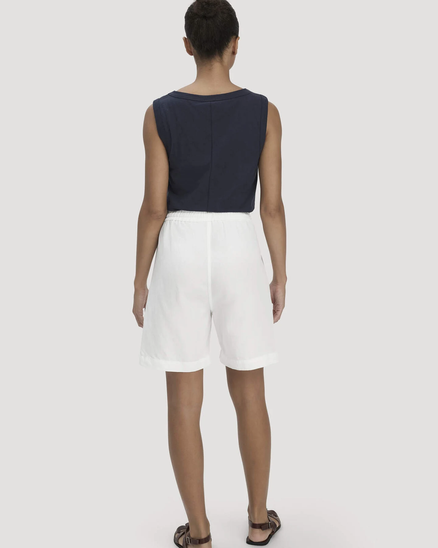 hessnatur Damen Shorts Relaxed aus weichem TENCEL Lyocell mit Leinen - weiß - Größe 38 – Ansicht 2
