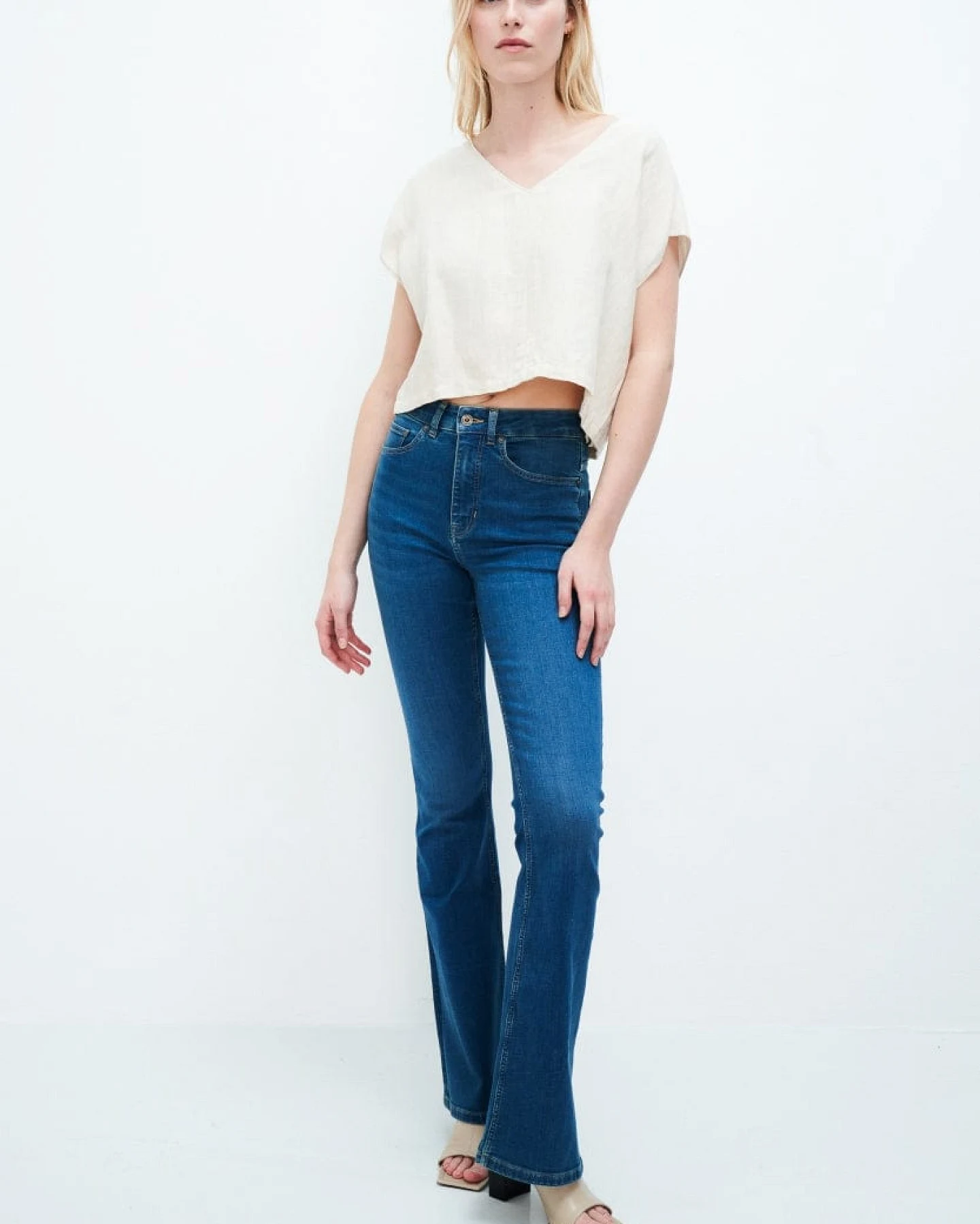 Kuyichi Damen vegan Schlaghose Lisette Hellblau – Ansicht 2
