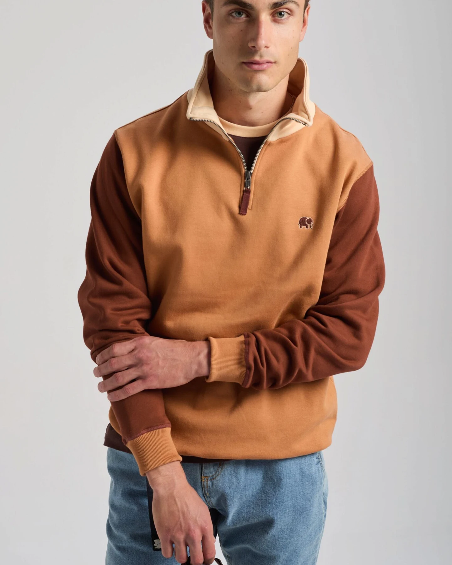 Trendsplant Herren vegan Sweatshirt Color Block Quarter Zip Cashew – Ansicht 2