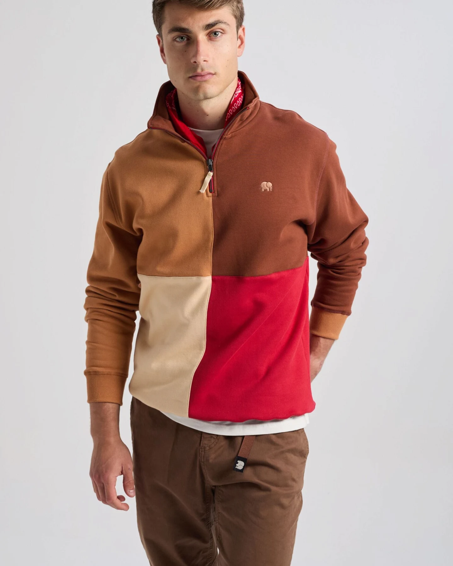 Trendsplant Herren vegan Sweatshirt Mit Viertelreißverschluss Im Color-Block-Design Reiterrot – Ansicht 2