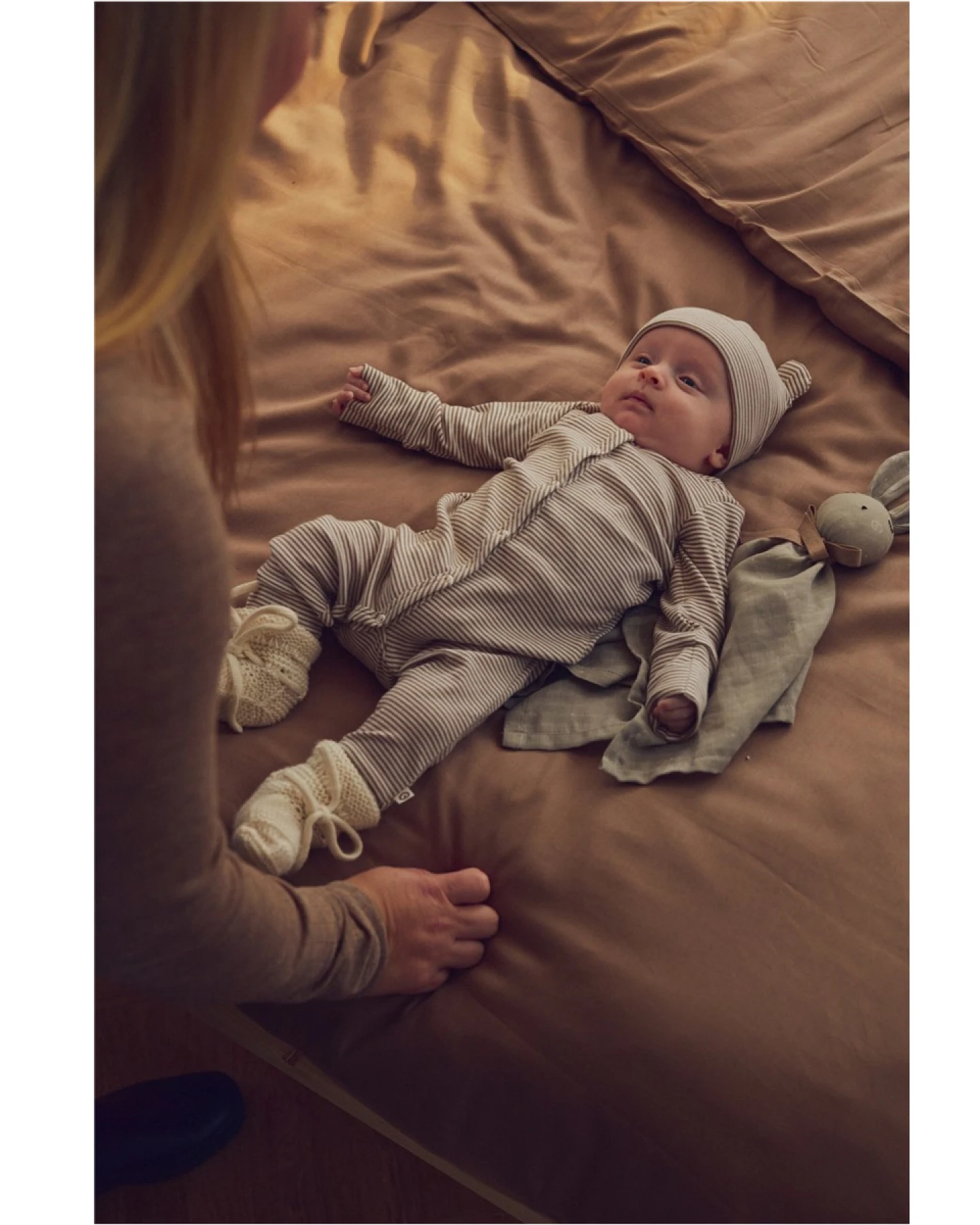 Babymütze mit Öhrchen Oat/Balsam cream/Walnut Gr. 56/62 – Ansicht 2