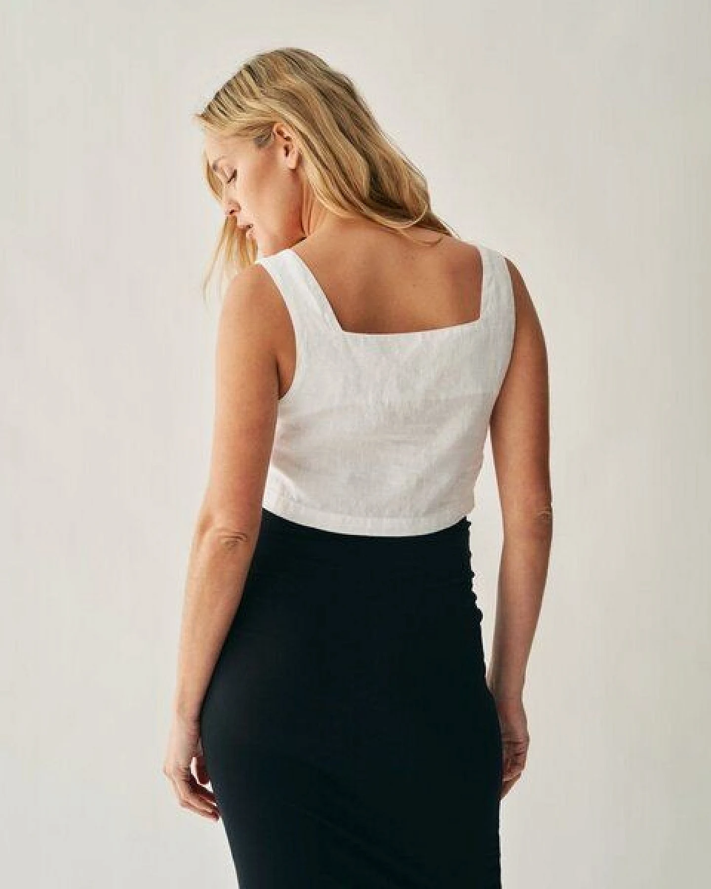 The Mama Set Leinen-Crop-Top „The Linen Crop Top“ Sanft fallendes Crop-Top aus 100 % Leinen für die Schwangerschaft & darüber hinaus – Ansicht 2