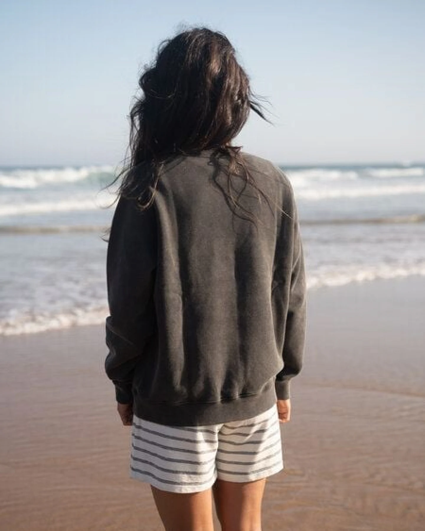FUXBAU Frauen Stay Salty Sweater - salzschwarz – Ansicht 3