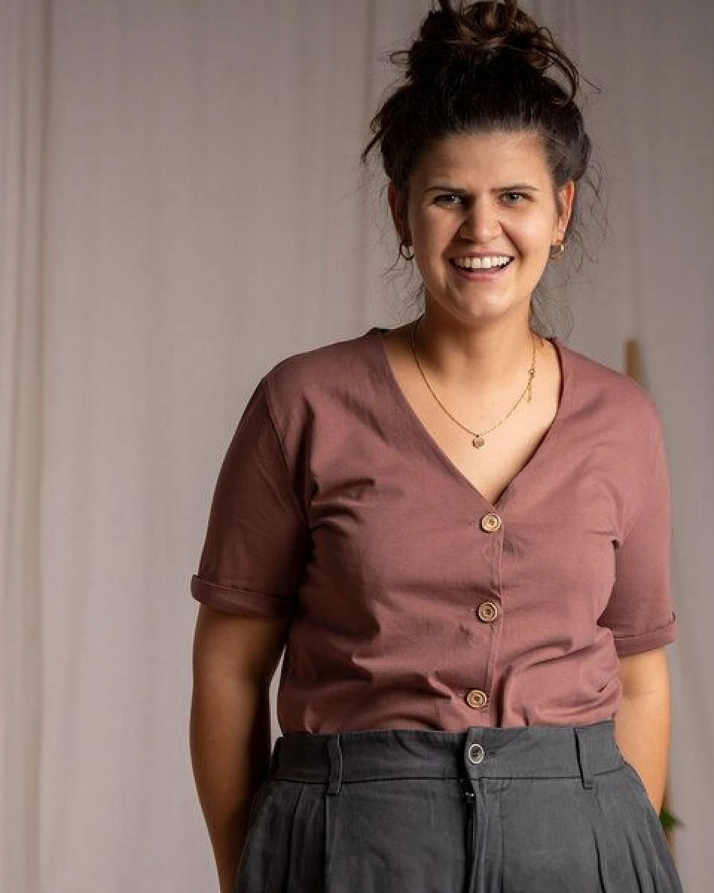 Vresh Clothing Josevine - Button T-Shirt aus Biobaumwolle – Ansicht 4