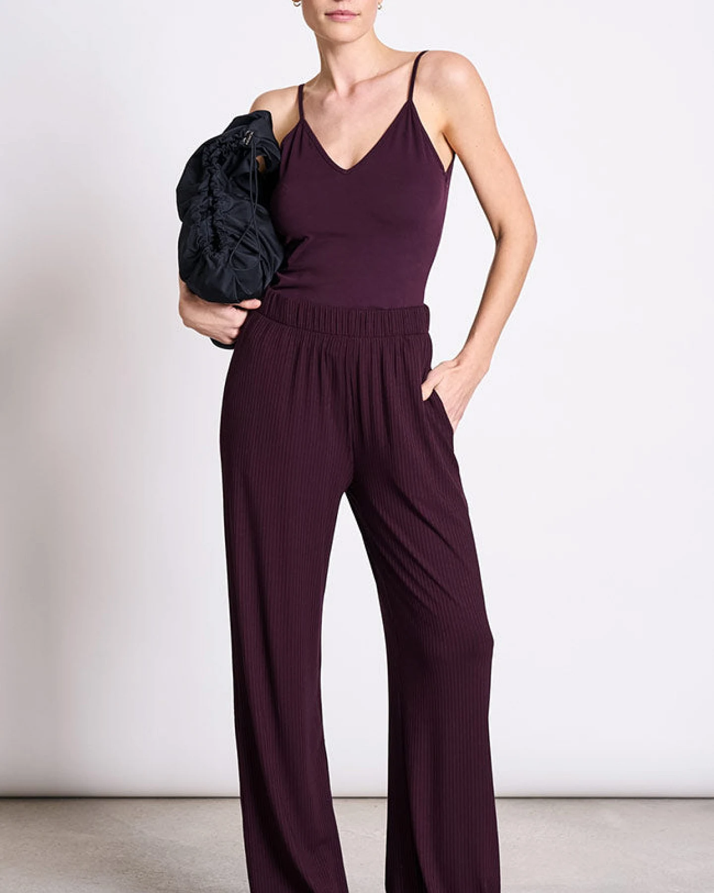 JAN 'N JUNE Damen vegan Hose Smilla Cherry Lacquer – Ansicht 2