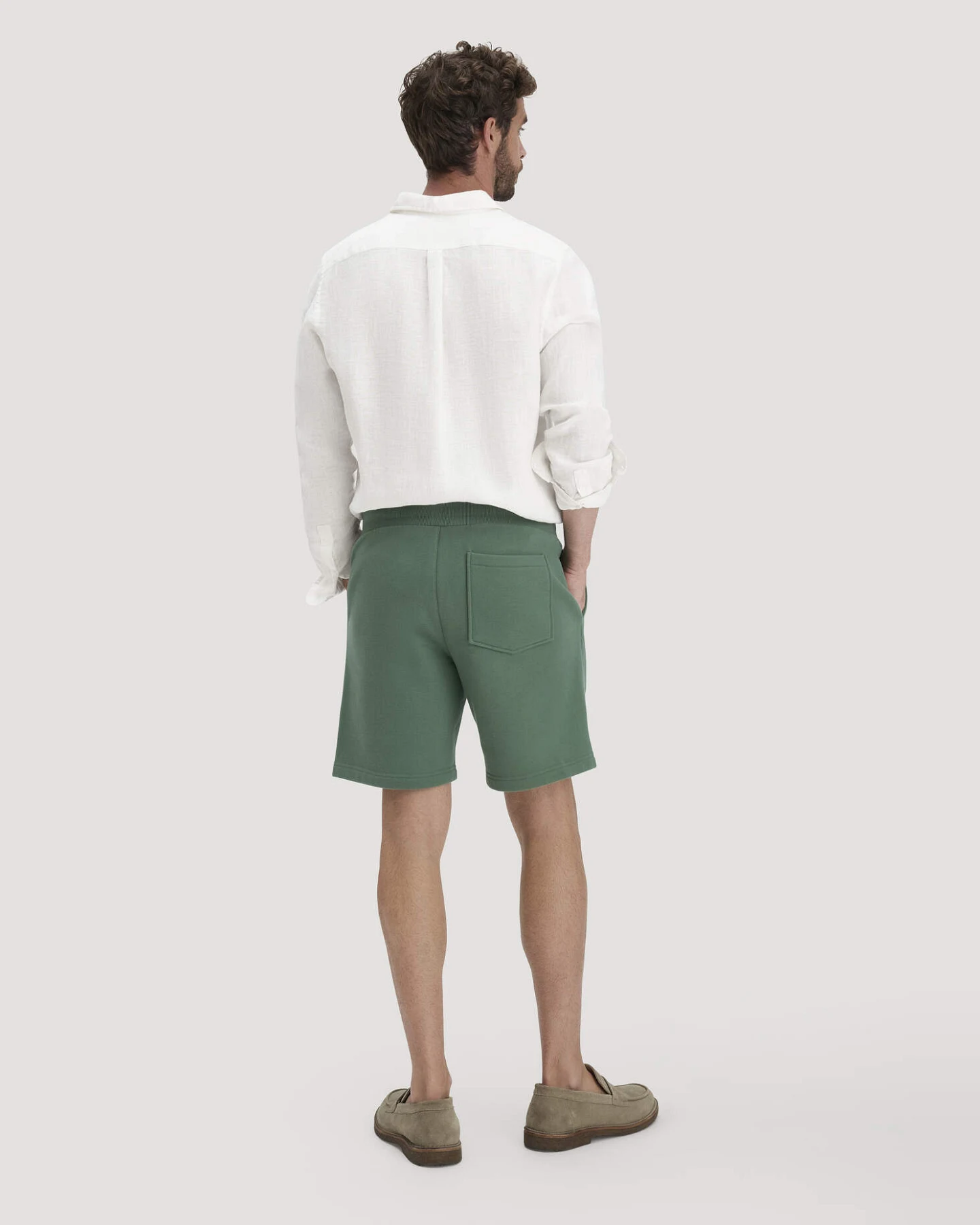 hessnatur Herren Sweat Shorts TRIAS Relaxed BETTER RECYCLING aus Bio-Baumwolle - grün - Größe XL – Ansicht 2