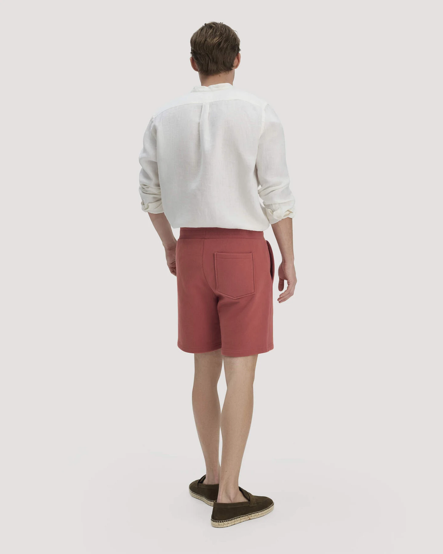 hessnatur Herren Sweat Shorts TRIAS Relaxed BETTER RECYCLING aus Bio-Baumwolle - braun - Größe XL – Ansicht 2