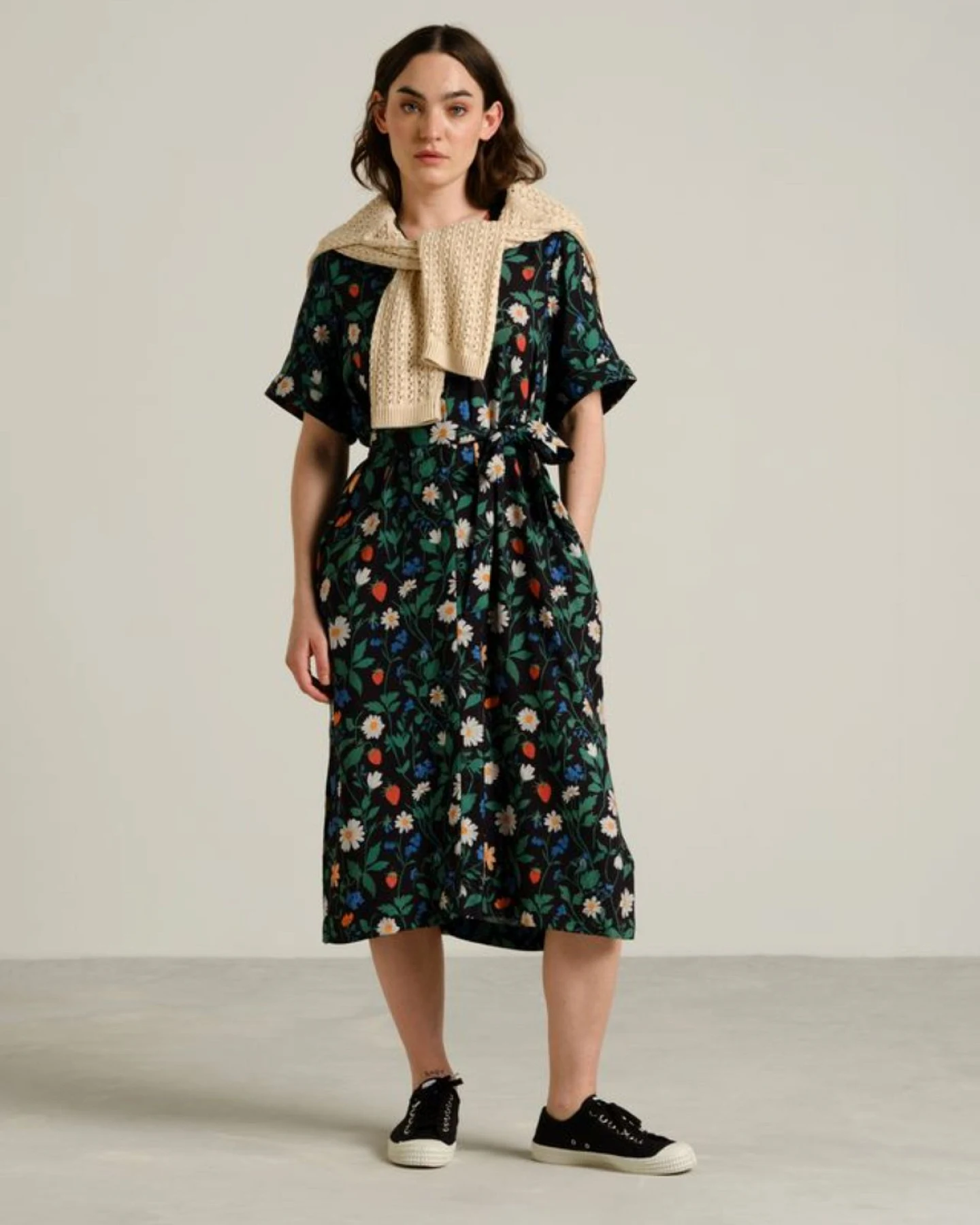 Kleid Kallvik Strawberry Field Schwarz – Ansicht 5