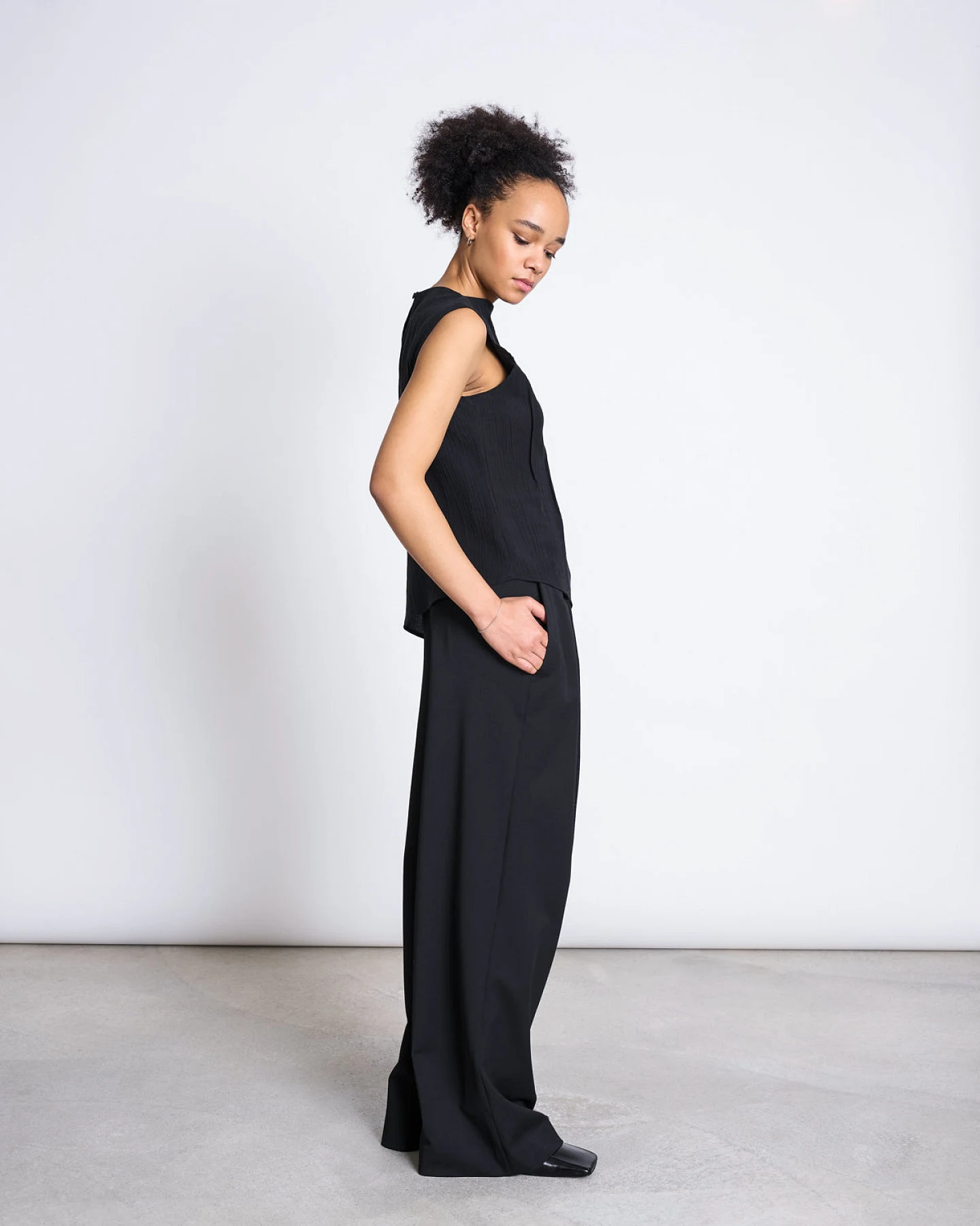 JAN 'N JUNE Damen vegan Top Mit Raffung Crinkle Meadow Black – Ansicht 2