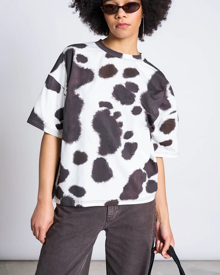 JAN 'N JUNE Damen vegan Oversize T-Shirt Mit Arlen Kuh Print