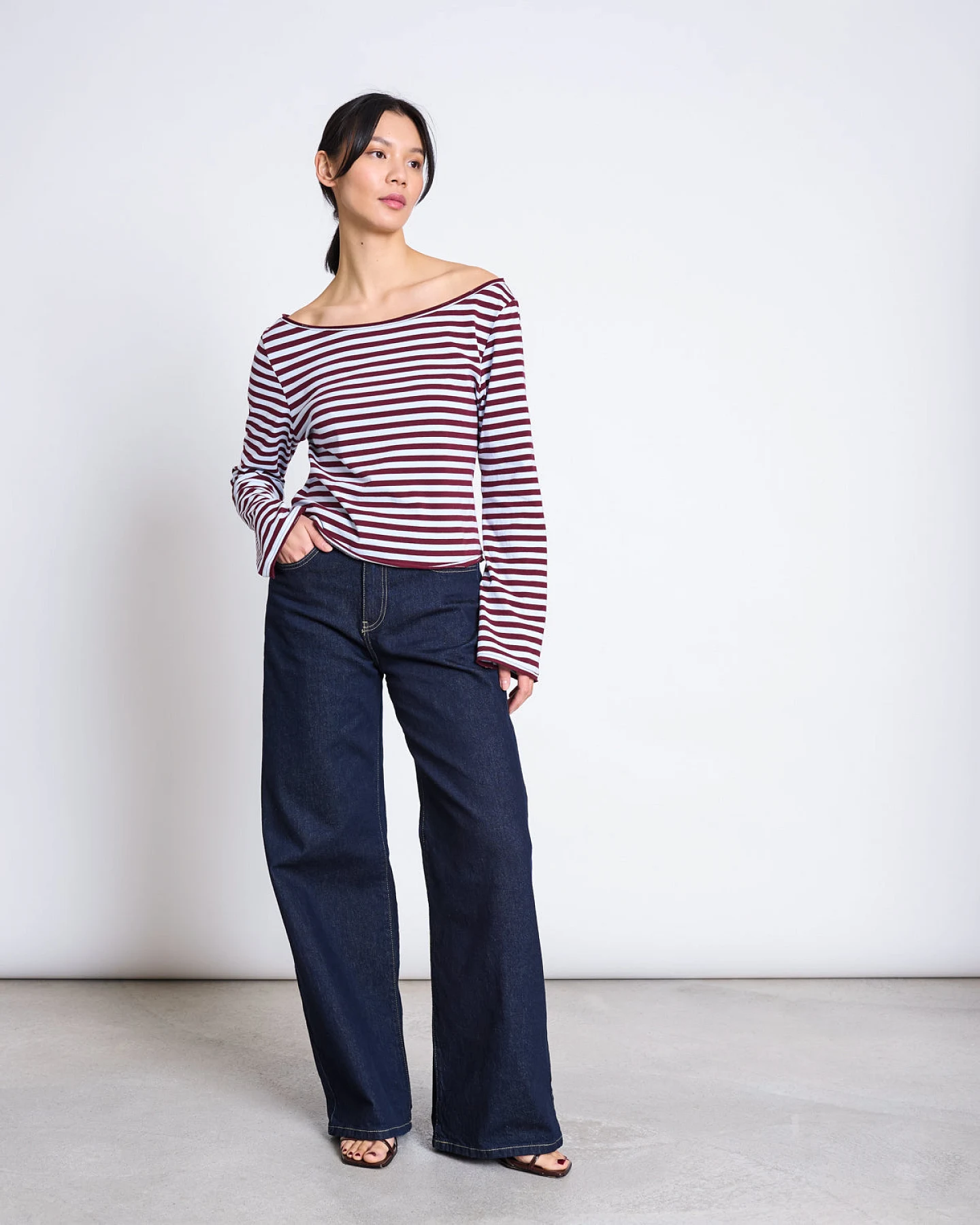 JAN 'N JUNE Damen vegan Langarm-Shirt Mit Schulterfreiem Ausschnitt, Arba, Rot-Blau Gestreift – Ansicht 2