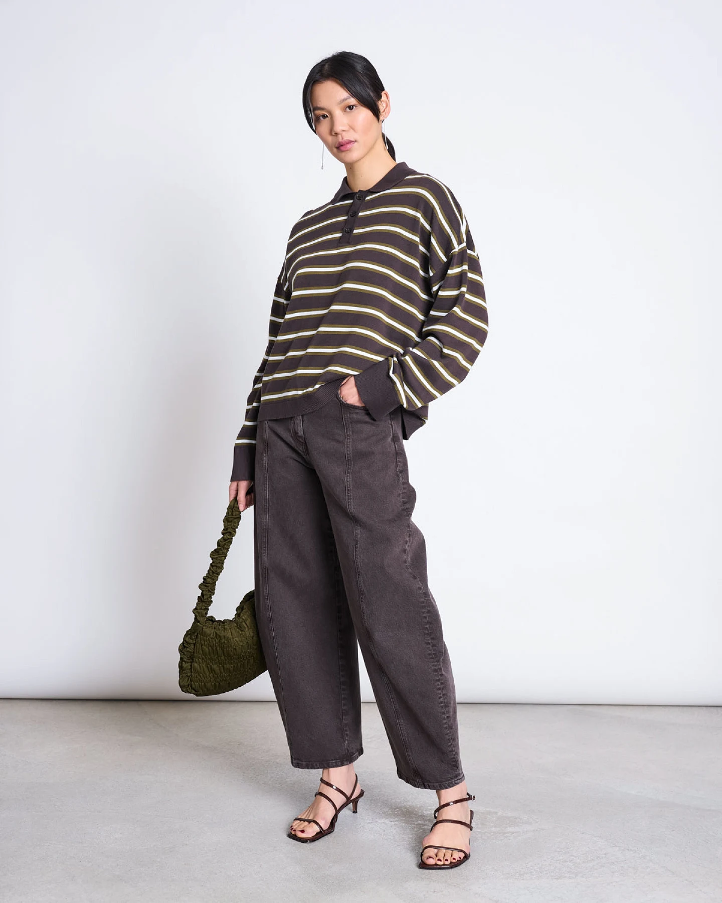 JAN 'N JUNE Damen vegan Strick-Polo-Pullover Etta Zartbitter Gestreift – Ansicht 2