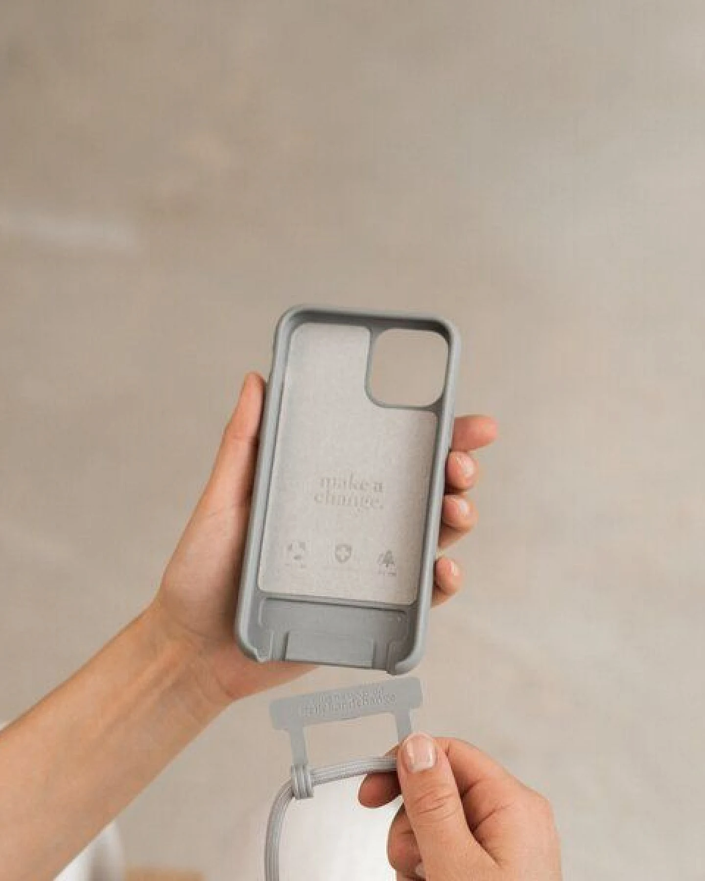change the label Change Case - 2in1 Nachhaltige Handyhülle, iPhone Hülle mit abnehmbarer Kette – Ansicht 4
