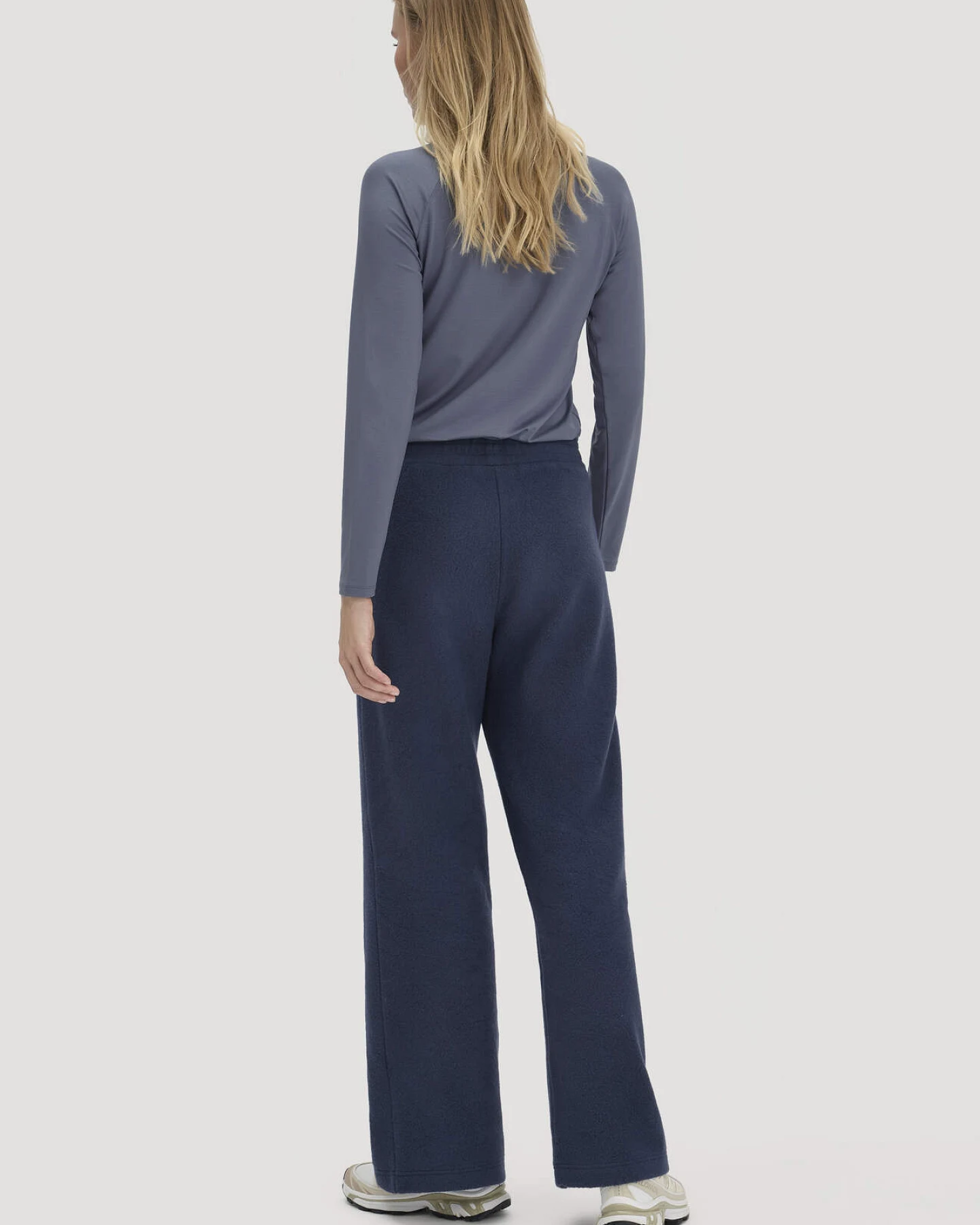 hessnatur Loungewear Fleece Hose Relaxed ACTIVE LIGHT aus Bio-Baumwolle - blau - Größe XXL – Ansicht 2
