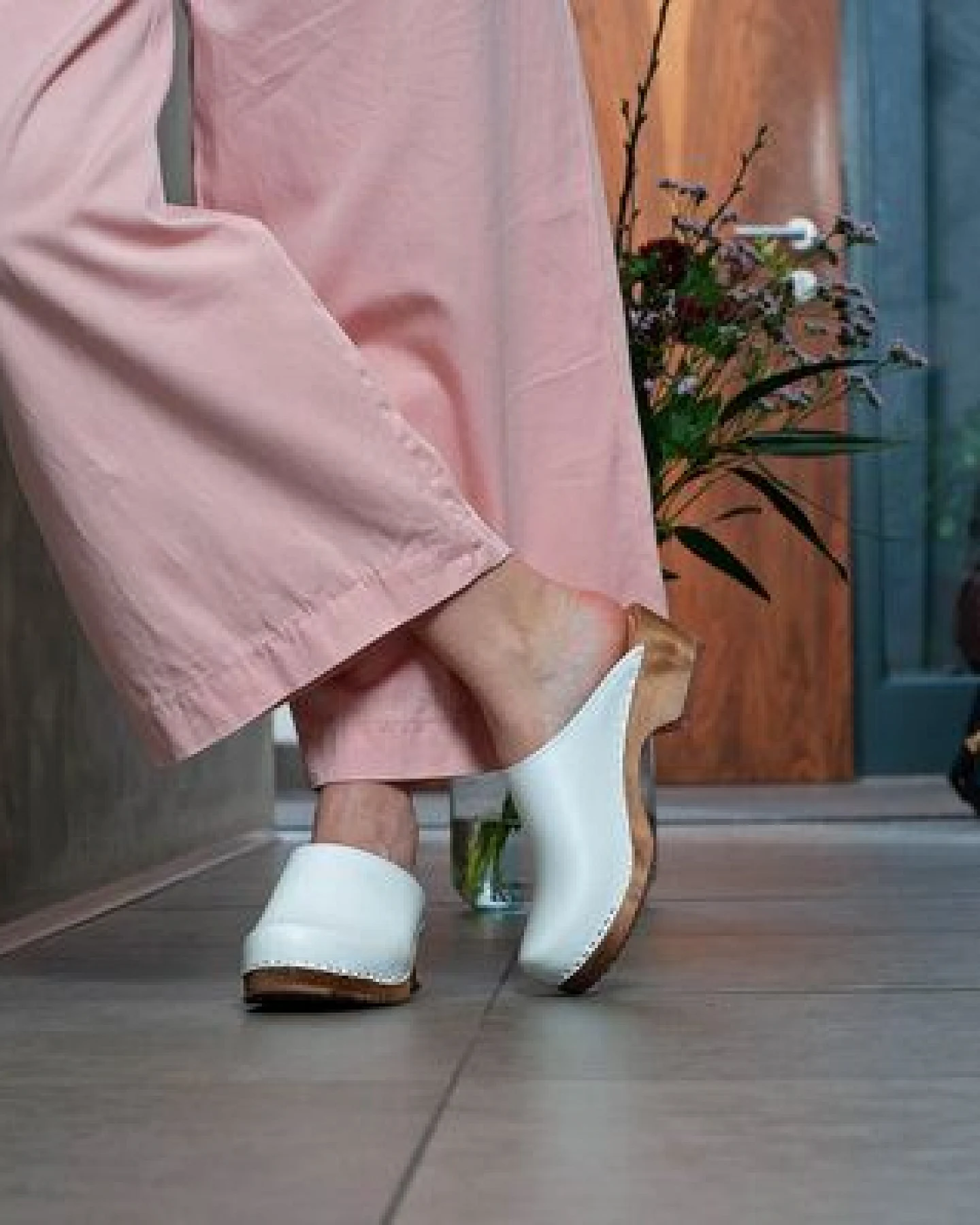 LYCKA - schwedische Holz Clogs von me&myClogs - low heel – Ansicht 2