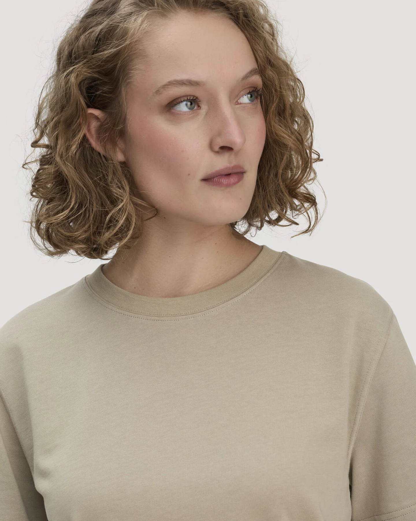 hessnatur Damen Heavy Jersey T-Shirt Oversize aus Bio-Baumwolle - beige - Größe XS – Ansicht 4
