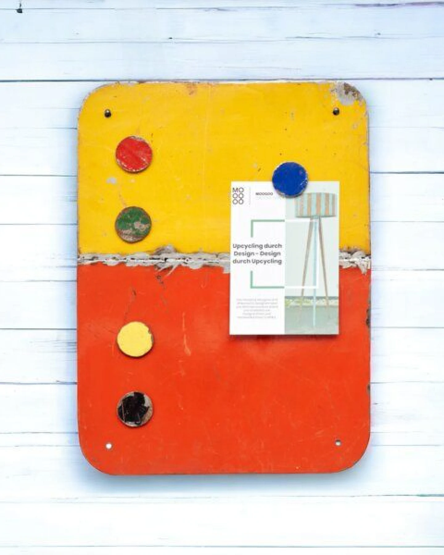 Moogoo Creative Africa Magnettafel aus recycelten Ölfässern mit 5 bunten Magneten - Industrial Upcycling – Ansicht 2