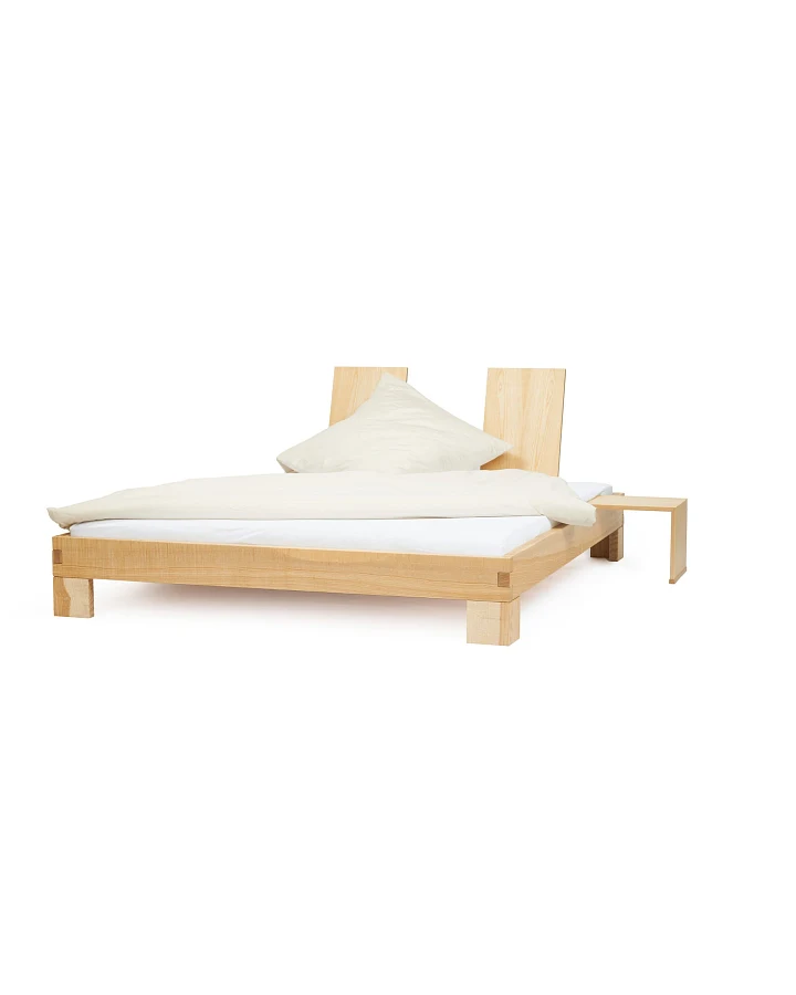 Vollholz Doppelbett Esche inklusive Zubehör