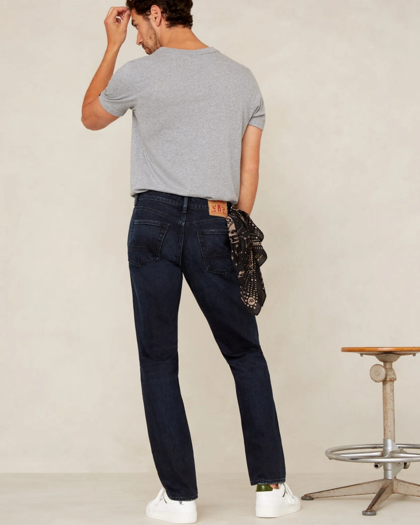 Kings of Indigo Herren vegan Jeans Edric Xavier Blau Schwarz Washed – Ansicht 2