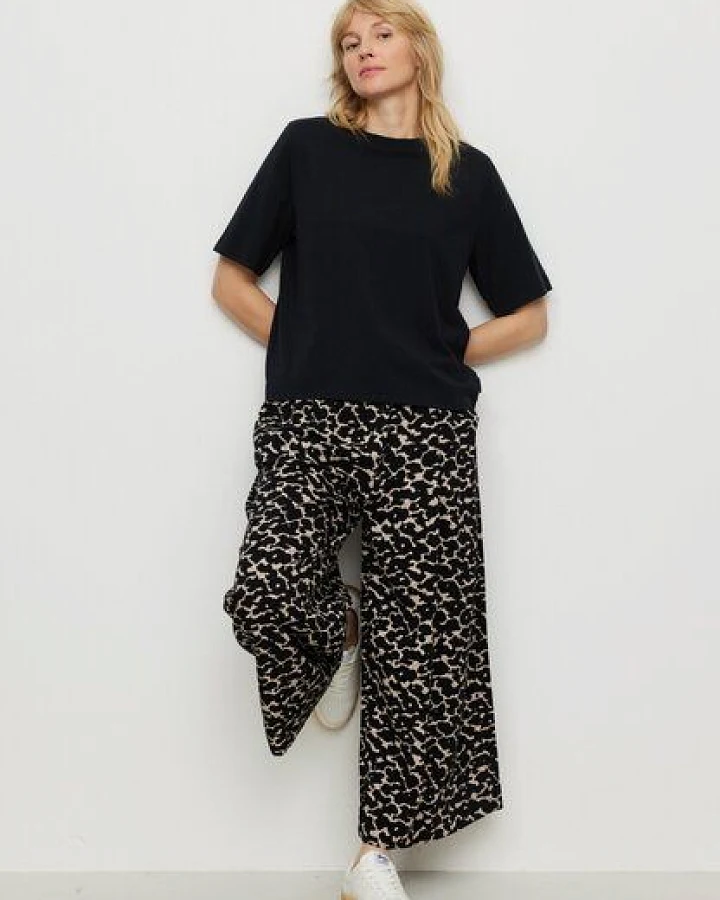 Produktseite: Damen Hose aus aus LENZING ECOVERO Viskose - SEQUOIA CLOUDS - recolution