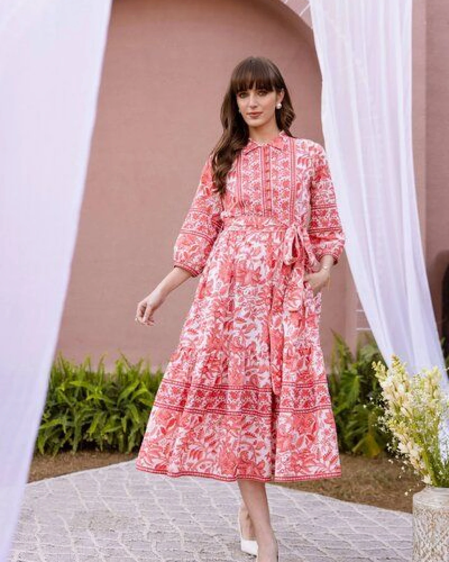 Haus of Namaste Handbedrucktes Midikleid aus Bio-Baumwolle mit Wellenmuster und Blumen-Print – Ansicht 2